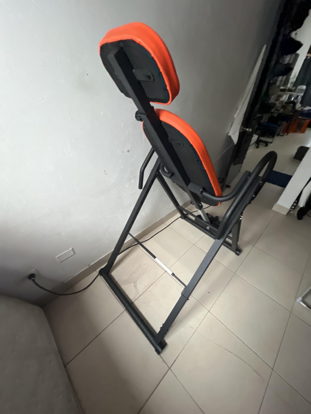 Teclor Inversion Table for Back Pain Relief, 350 lbs Capacity Strength Training Inversion Equipment, Decompression Table for Pain Therapy Training with Safe Belt & Comfortable Ankle Holders customer photo 1