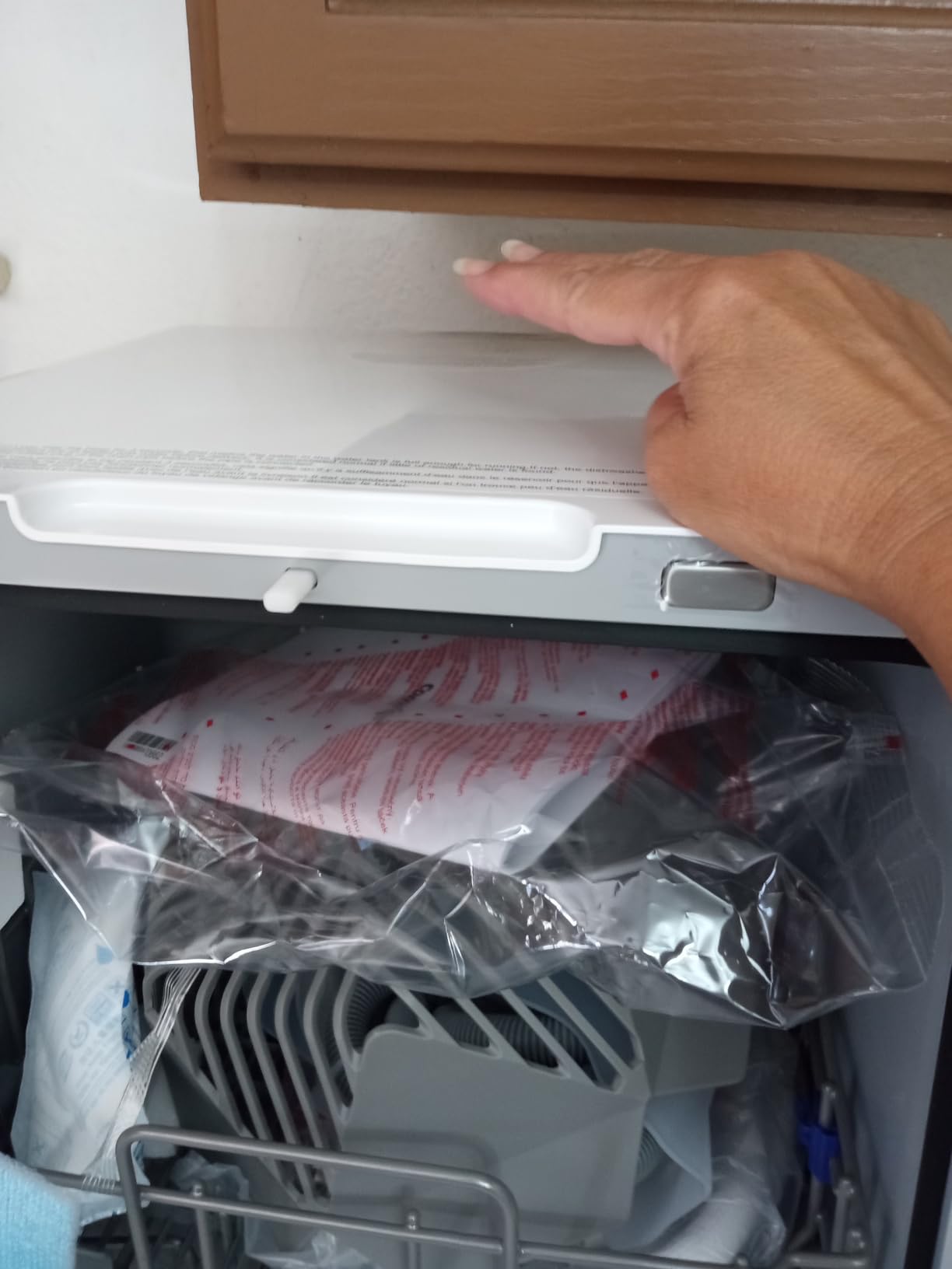 COMFEE' Countertop Dishwasher, Portable Dishwasher with 6L Built-in Water Tank, Mini Dishwasher with More Space Inside, 7 Programs, UV Hygiene& Auto Door Open, for Apartments, Dorms& RVs, White customer photo 2
