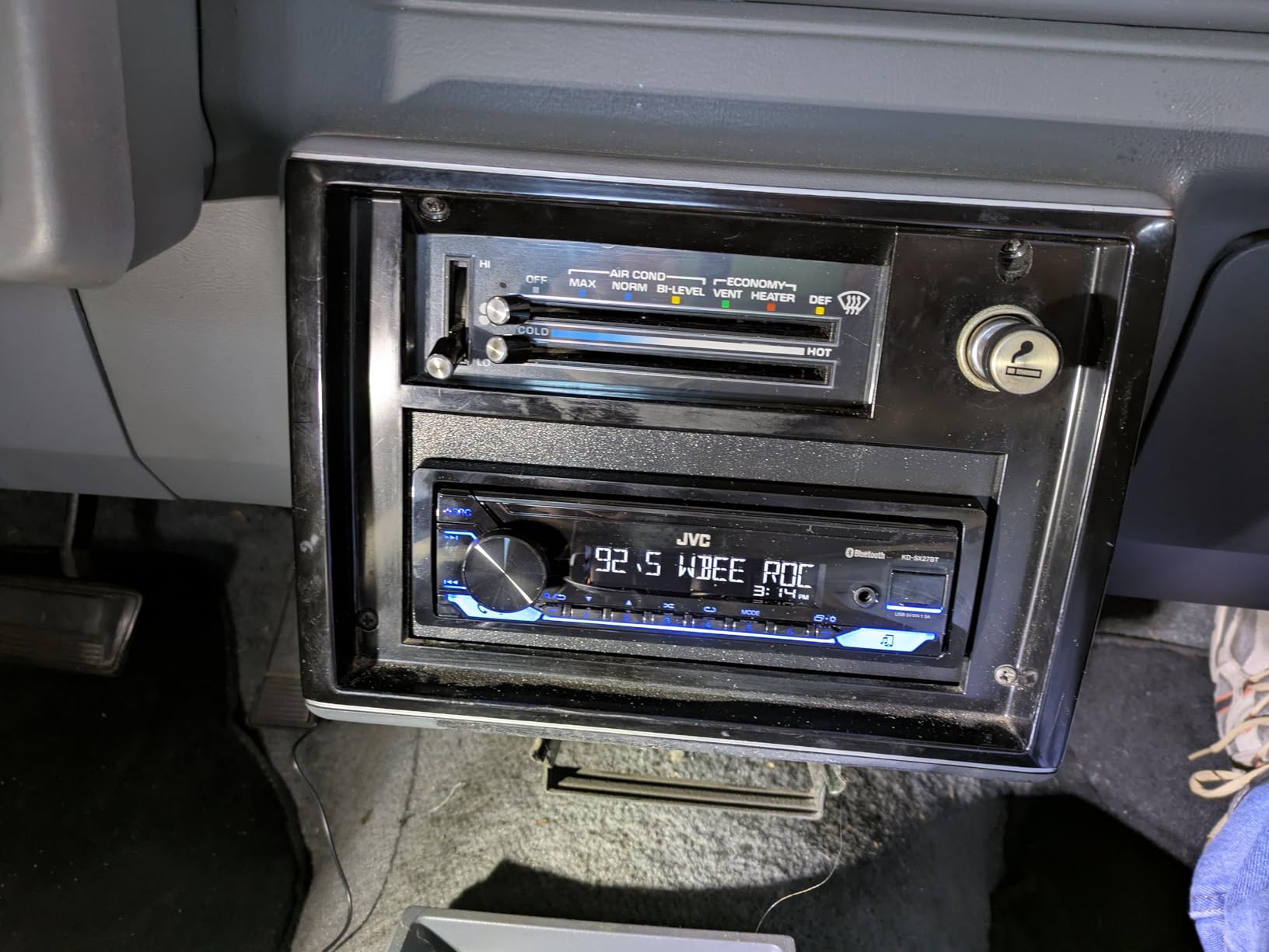 JVC KD-SX27BT Car Stereo with Bluetooth, 100W Digital Media Receiver, 1.5A USB, Single DIN Head Unit with AM/FM Radio & AUX-in, iOS/Android JVC Remote App, 13-Band EQ, Dual Phone Connection customer photo 1