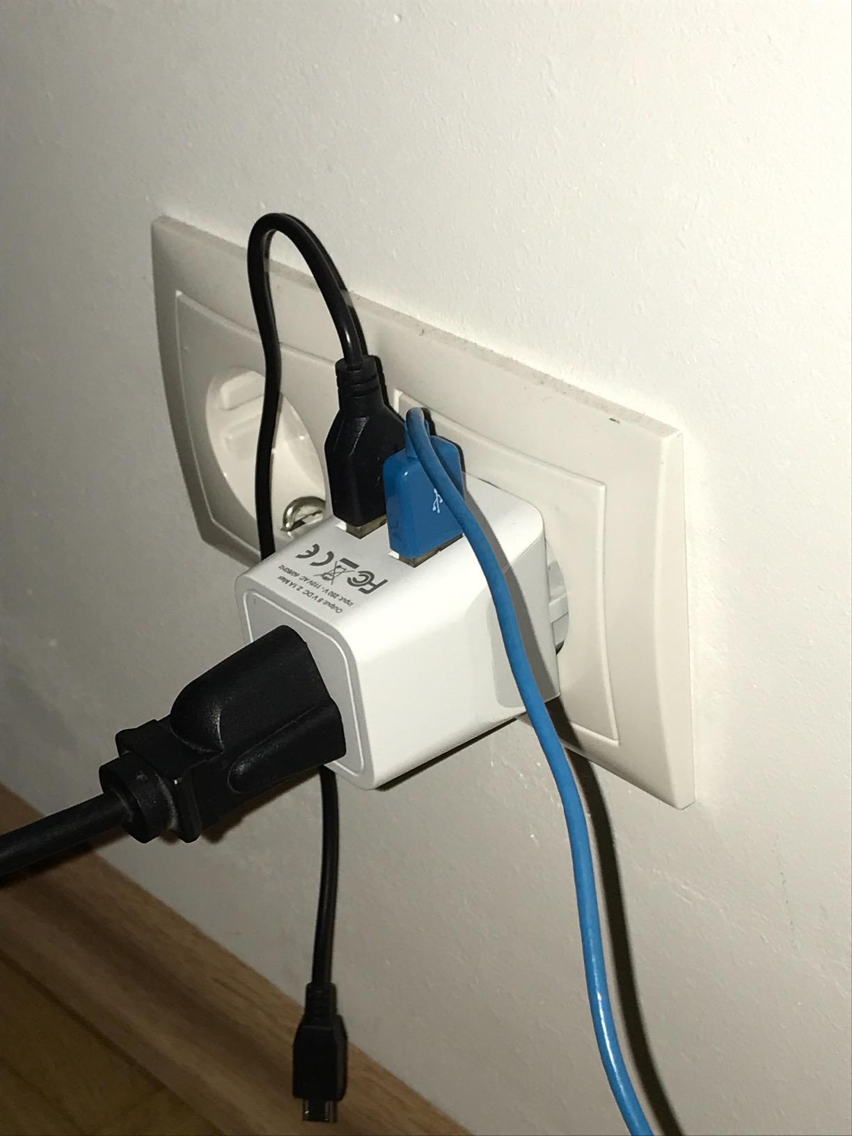 Ceptics World Travel Adapter Kit 2 USB-A, USB-C US Outlets, 20W/QC 18W Power Delivery, Surge Protection, SWADAPT Compatible for Europe, UK, China, Australia, Japan Perfect Laptop (WPS-5B) customer photo 2
