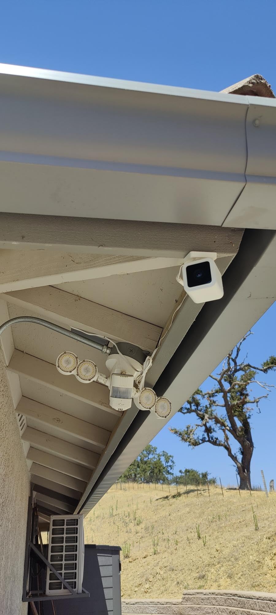 WYZE Floodlight Camera Pro, 2.5K HD Outdoor Security Camera 3000-Lumen LEDs customer photo 1