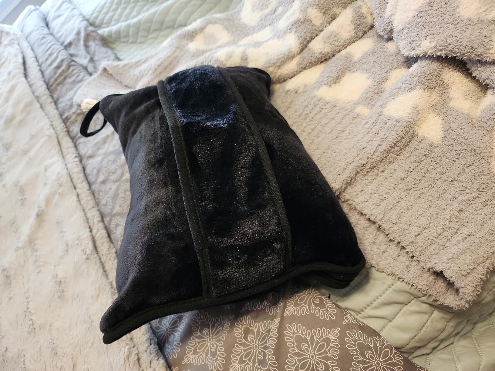 BOACAY Soft & Warm Travel Blanket for Airplane & Car - Long Flight Essential for Women, Men, Kids - Compact Pillow with Luggage Sleeve & Backpack Clip customer photo 1