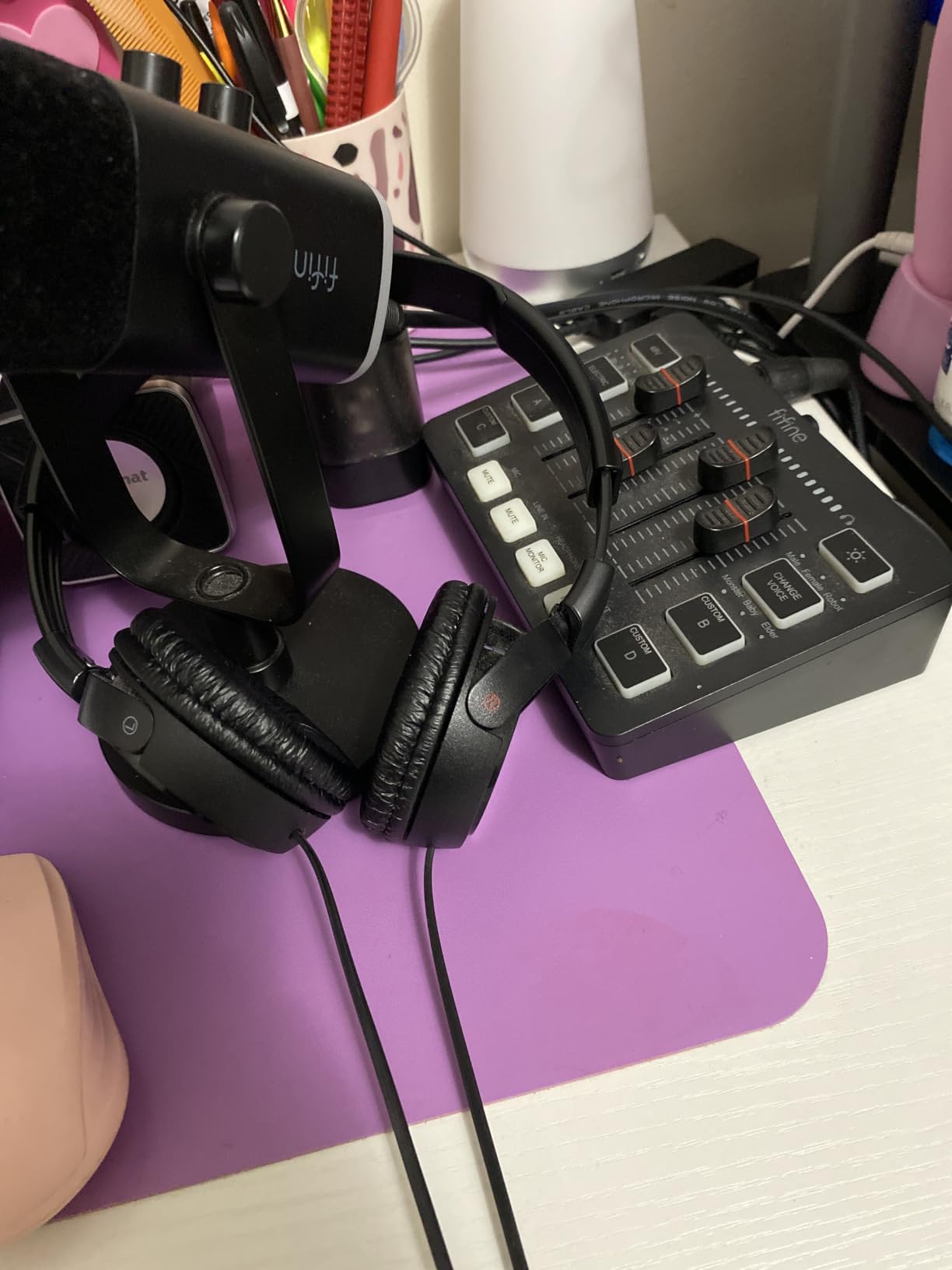 FIFINE AmpliGame AM8 USB/XLR Dynamic Microphone for Gaming Streaming customer photo 1