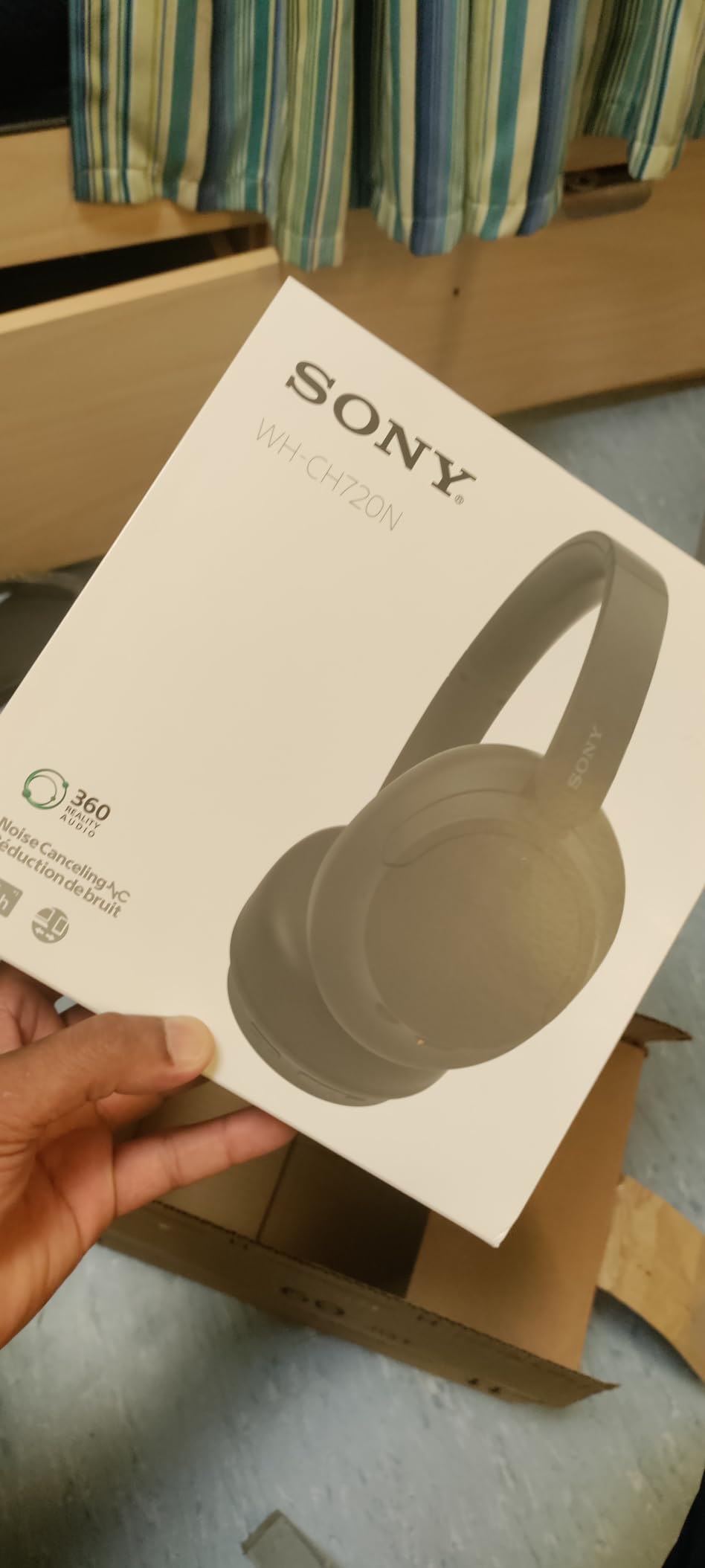 Sony WH-CH720N Wireless Noise Cancelling Over-Ear Headphones, White customer photo 1
