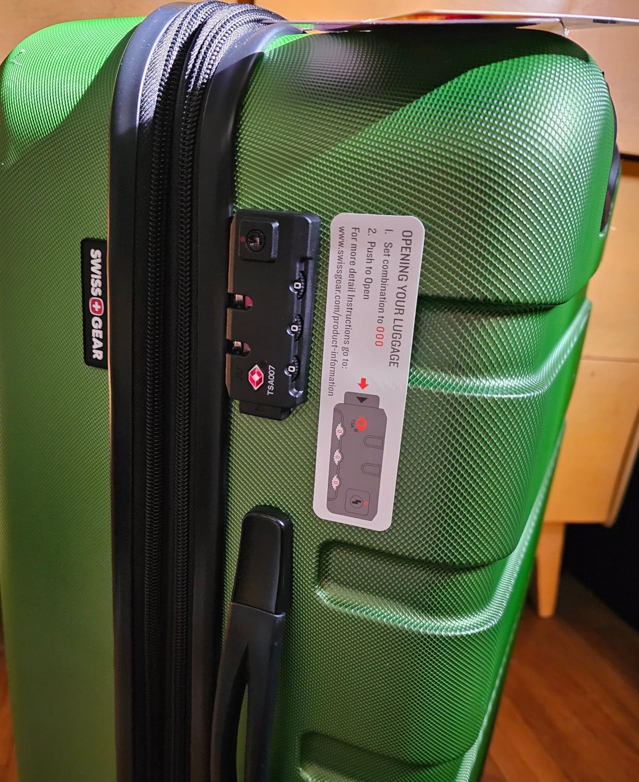 SwissGear 7366 Signature Hardside Expandable Luggage with Spinner Wheels, TSA Lock, Green, Checked-Large 27-Inch customer photo 2