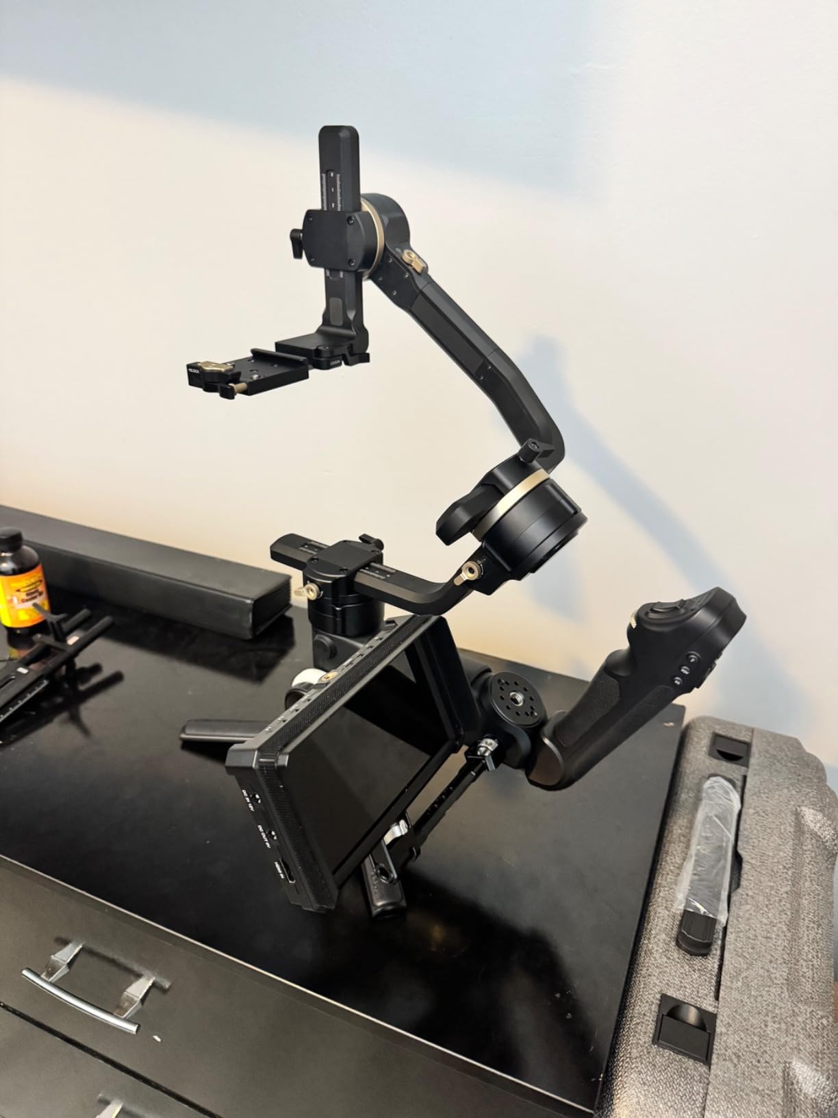 ZHIYUN Crane 4 Combo, 3-Axis Gimbal Stabilizer for Camera customer photo 2
