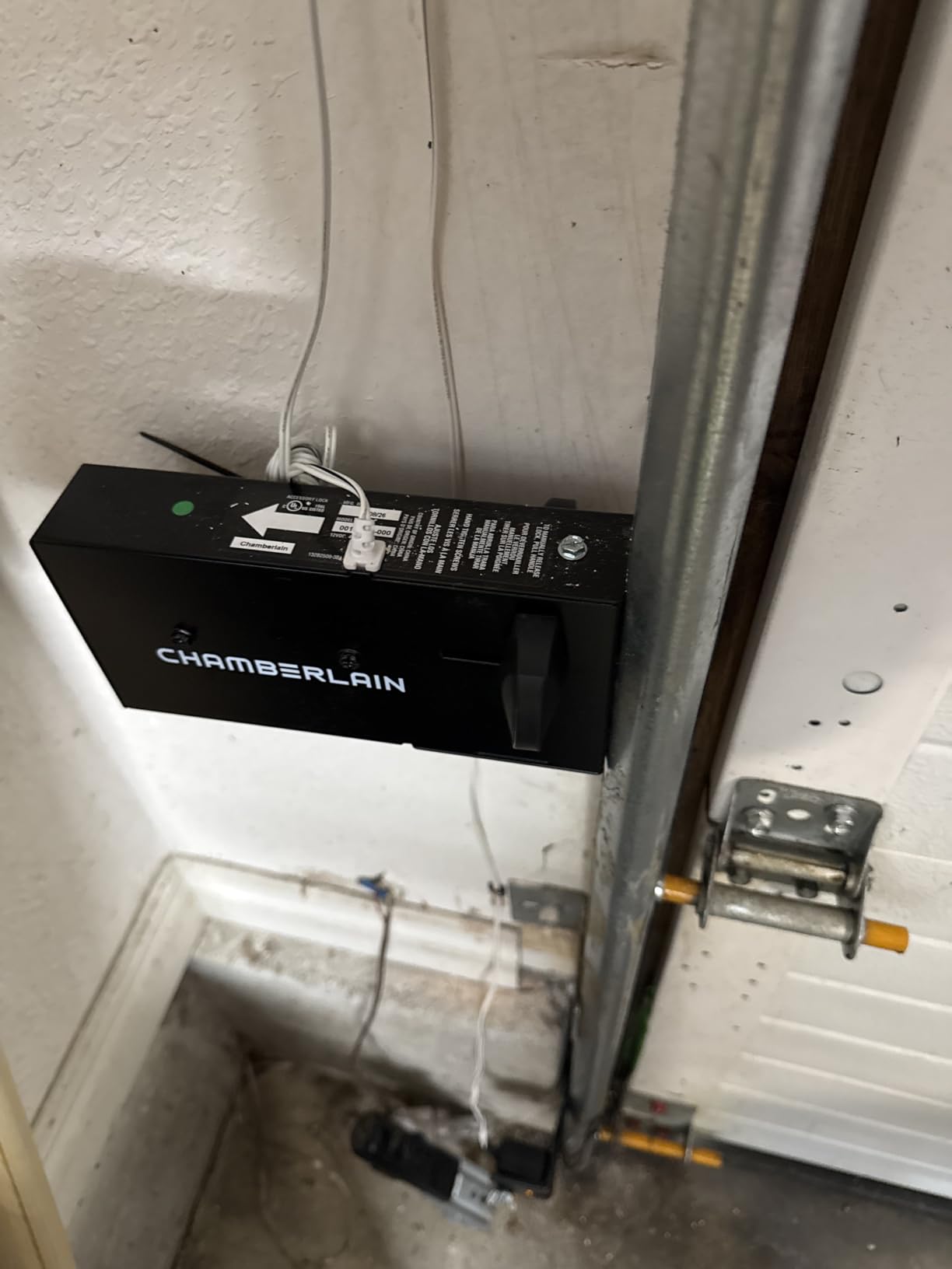 Chamberlain Wall Mount myQ Garage Door Opener, Battery Backup customer photo 1
