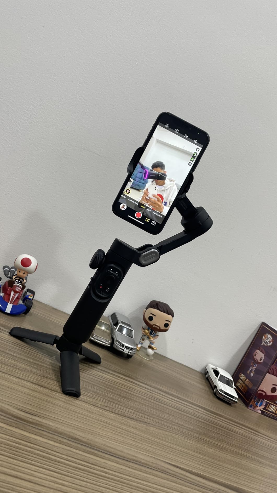 AOCHUAN Smart XE 3-Axis Gimbal Stabilizer for iPhone&Android,Foldable customer photo 1