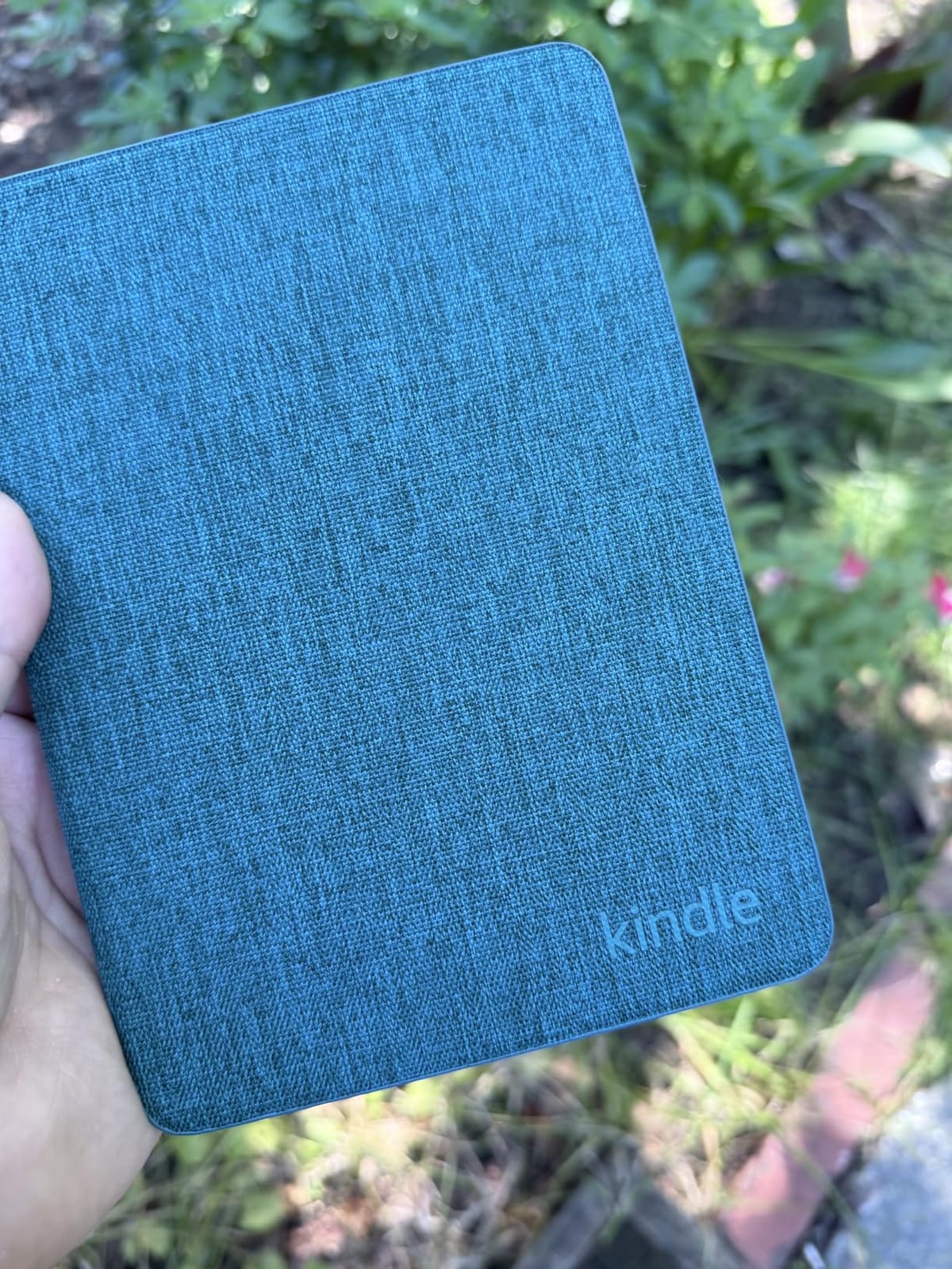 Amazon Kindle Paperwhite Signature Edition 32GB (newest model) – 20% faster with auto-adjusting front light, wireless charging, and weeks of battery life – Metallic Black customer photo 2