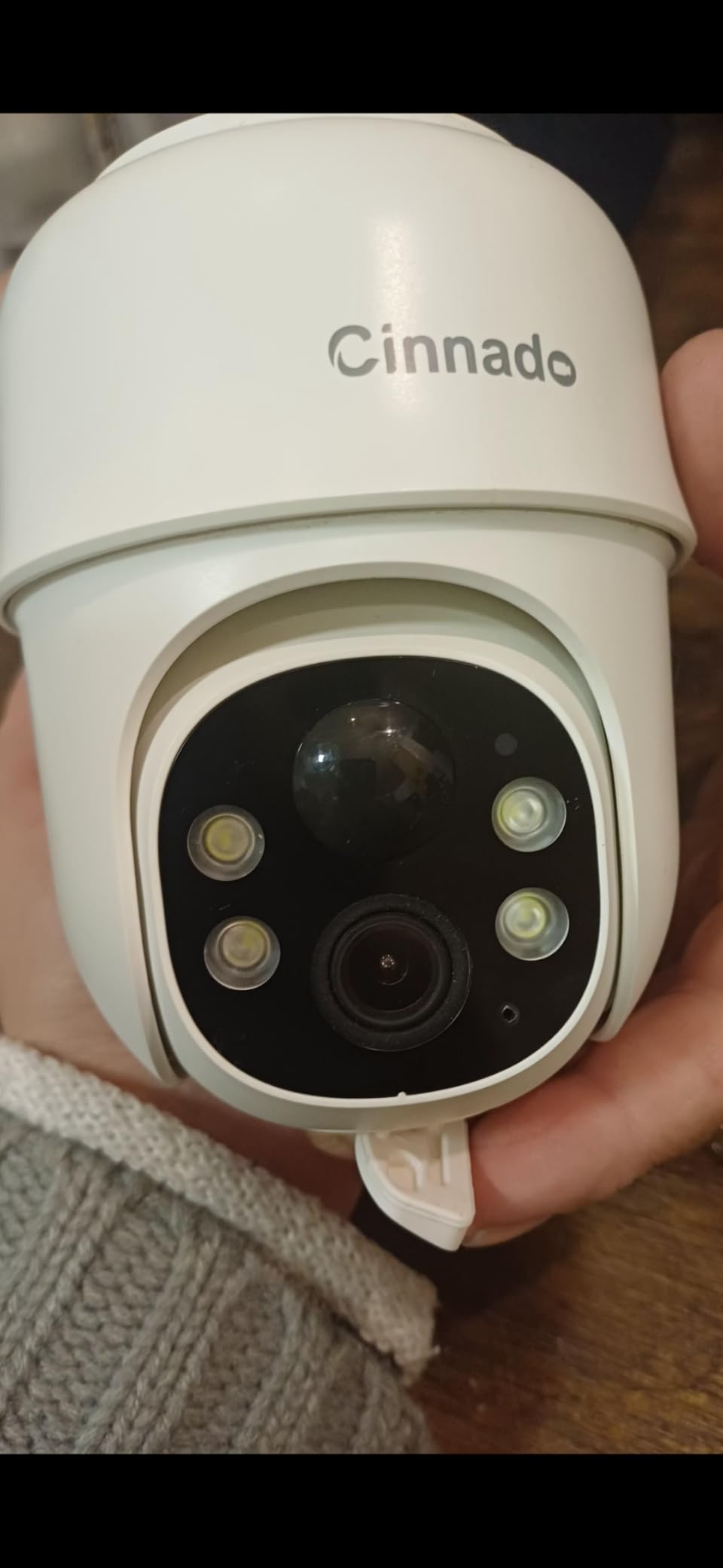 Cinnado 2K Solar Wireless Outdoor Cameras for Home Security White B6 2Pack customer photo 2