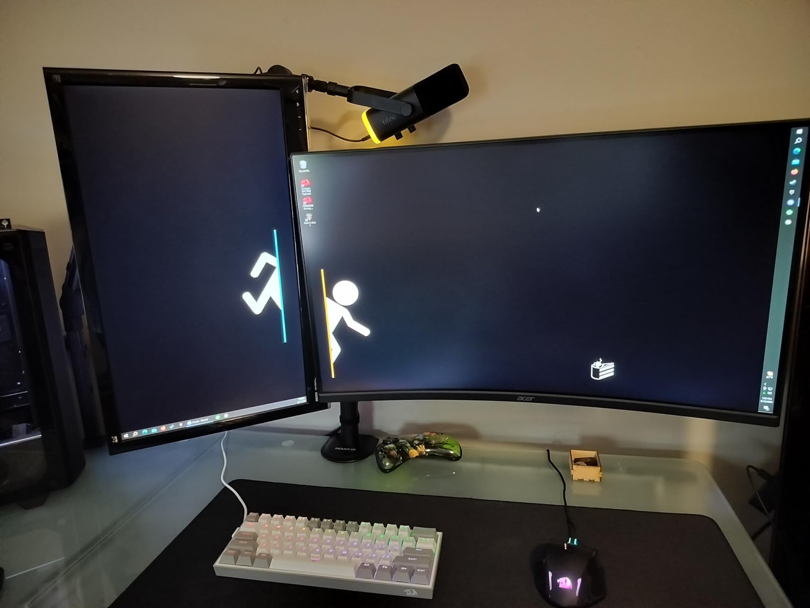 Mount-It Dual Monitor Arm, Heavy Duty Desk Mount for 2 Screens 13-32 in customer photo 1