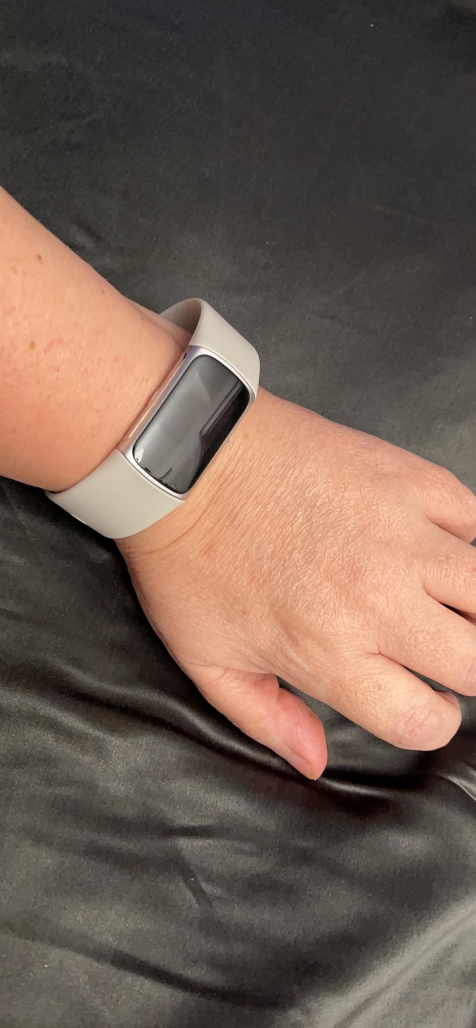 Google Fitbit Charge 6 - Fitness Tracker - Obsidian/Black customer photo 1