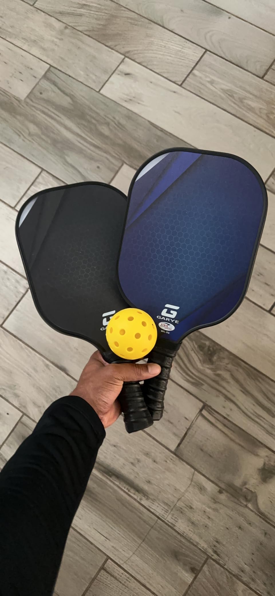 GARYE Pickleball Paddles Set of 2/4, USAPA Approved Carbon Fiber Pickleball Set, Lightweight Pickle Ball Rackets 2/4 Pack with 6 Balls, 1 Bag, Pair of Grip Tapes, Pickle Ball Paddle for Men and Women customer photo 1