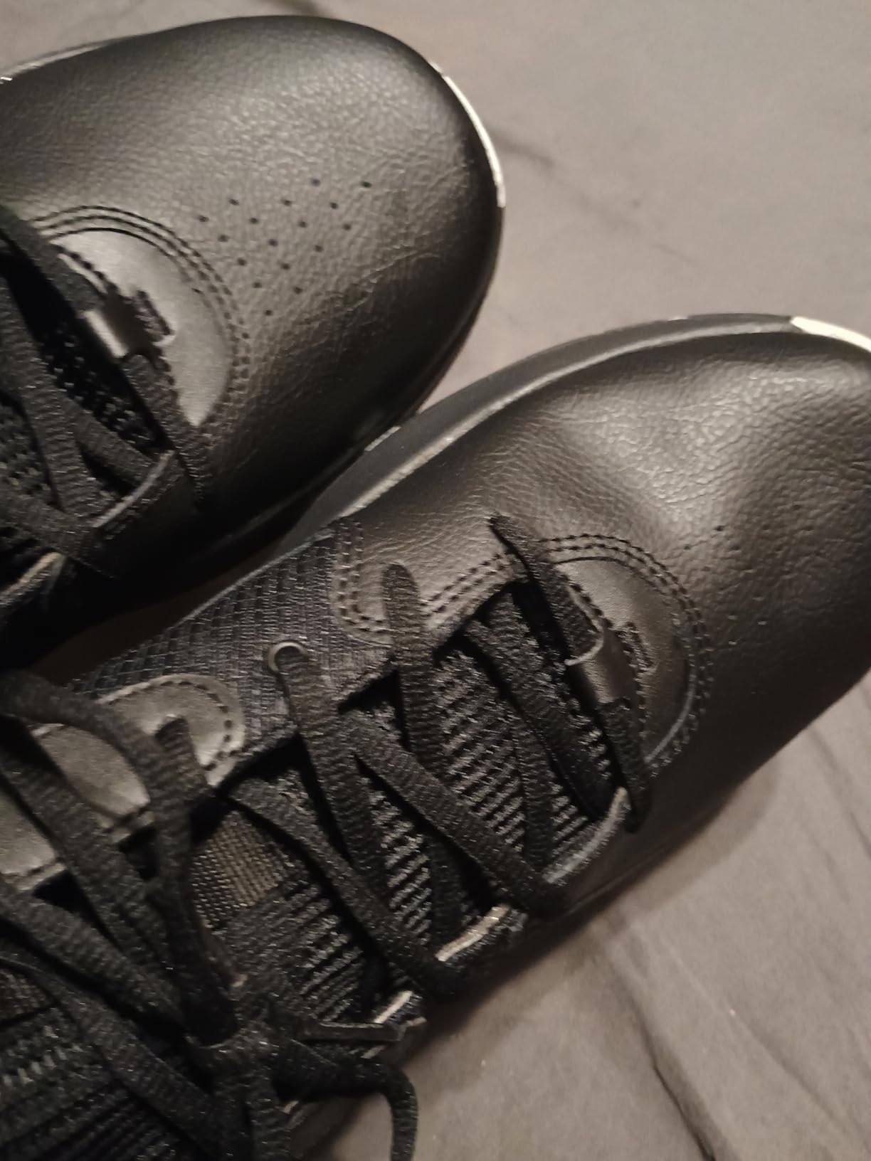 Under Armour Unisex-Adult Lockdown 7 Basketball Shoe customer photo 2
