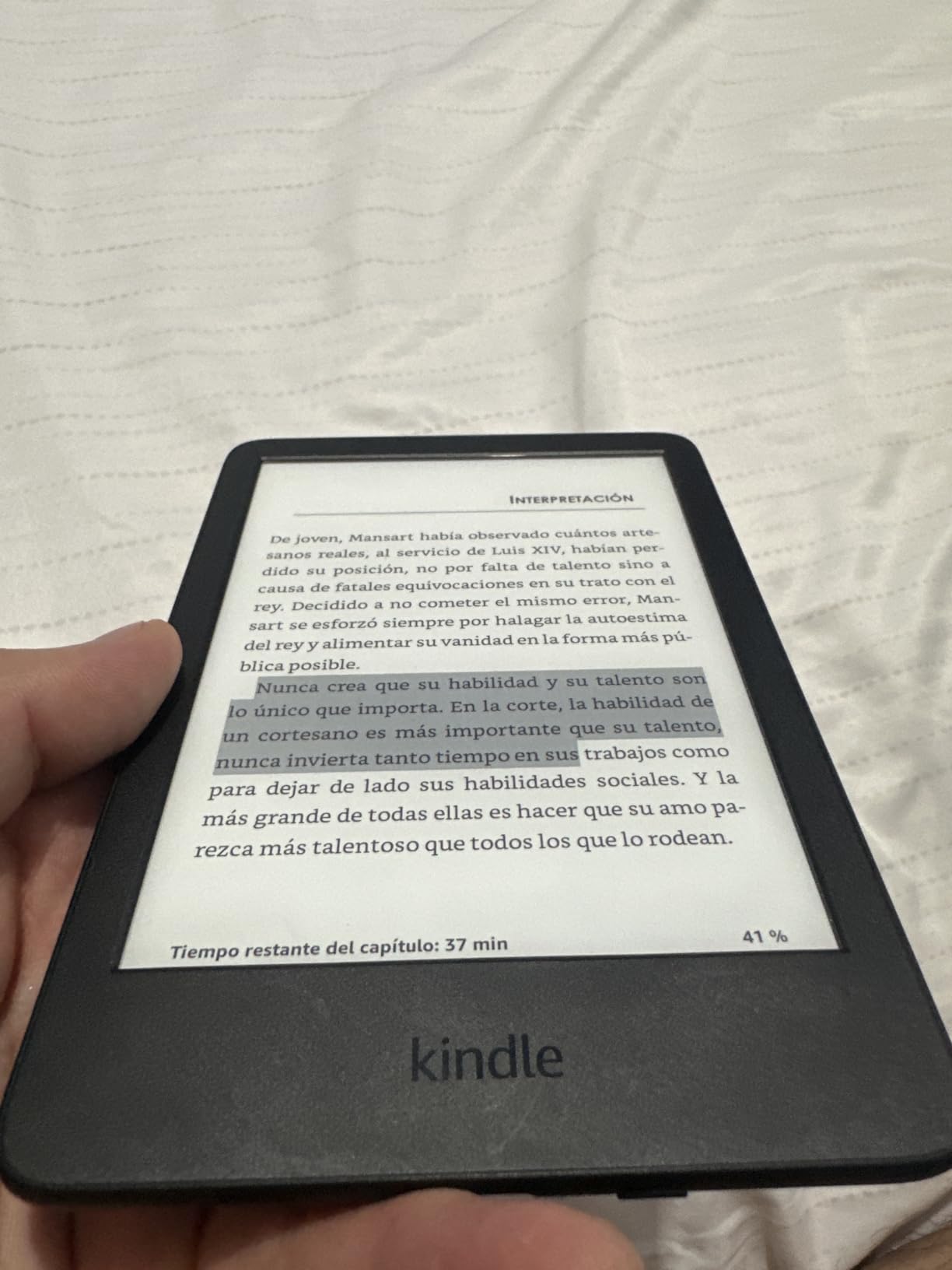 Amazon Kindle 16 GB (newest model) - Lightest and most compact Kindle, now with faster page turns, and higher contrast ratio, for an enhanced reading experience - Matcha customer photo 1