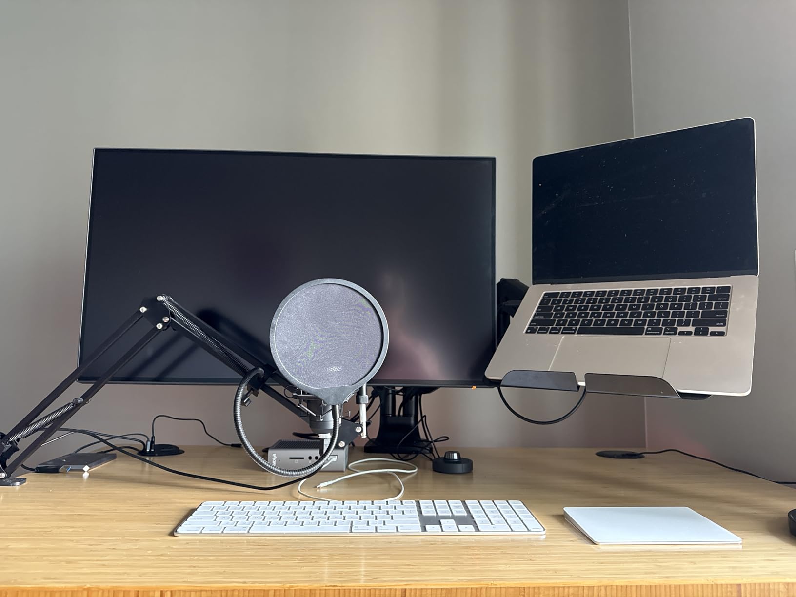 BenQ PD3225U 32 Inch 4K IPS Black UHD Thunderbolt Monitor for MacBook, AQCOLOR, 98% P3, 100% sRGB & Rec.709, DeltaE ≤2, Uniformity, Factory Calibration, USB-C 85W, USB Hub, Daisy Chain, KVM Switch customer photo 2