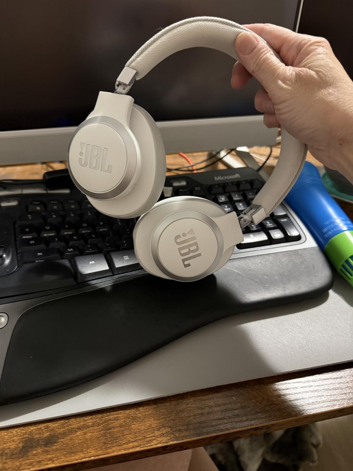 JBL Live 770NC - Wireless Over-Ear Headphones with True Adaptive Noise Cancelling with Smart Ambient, Up to 65 Hours of Battery Life, Comfort-fit Fabric Headband & Carrying Pouch (Blue) customer photo 1