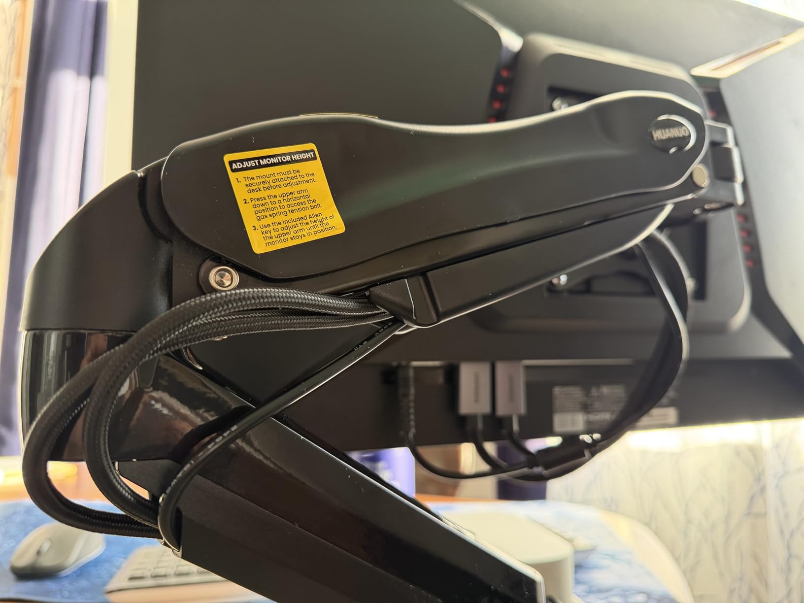 HUANUO Single Monitor Mount, 13 to 32 Inch Gas Spring Monitor Arm, Adjustable Stand, Vesa Mount with Clamp and Grommet Base - Fits 4.4 to 19.8lbs LCD Computer Monitors customer photo 1