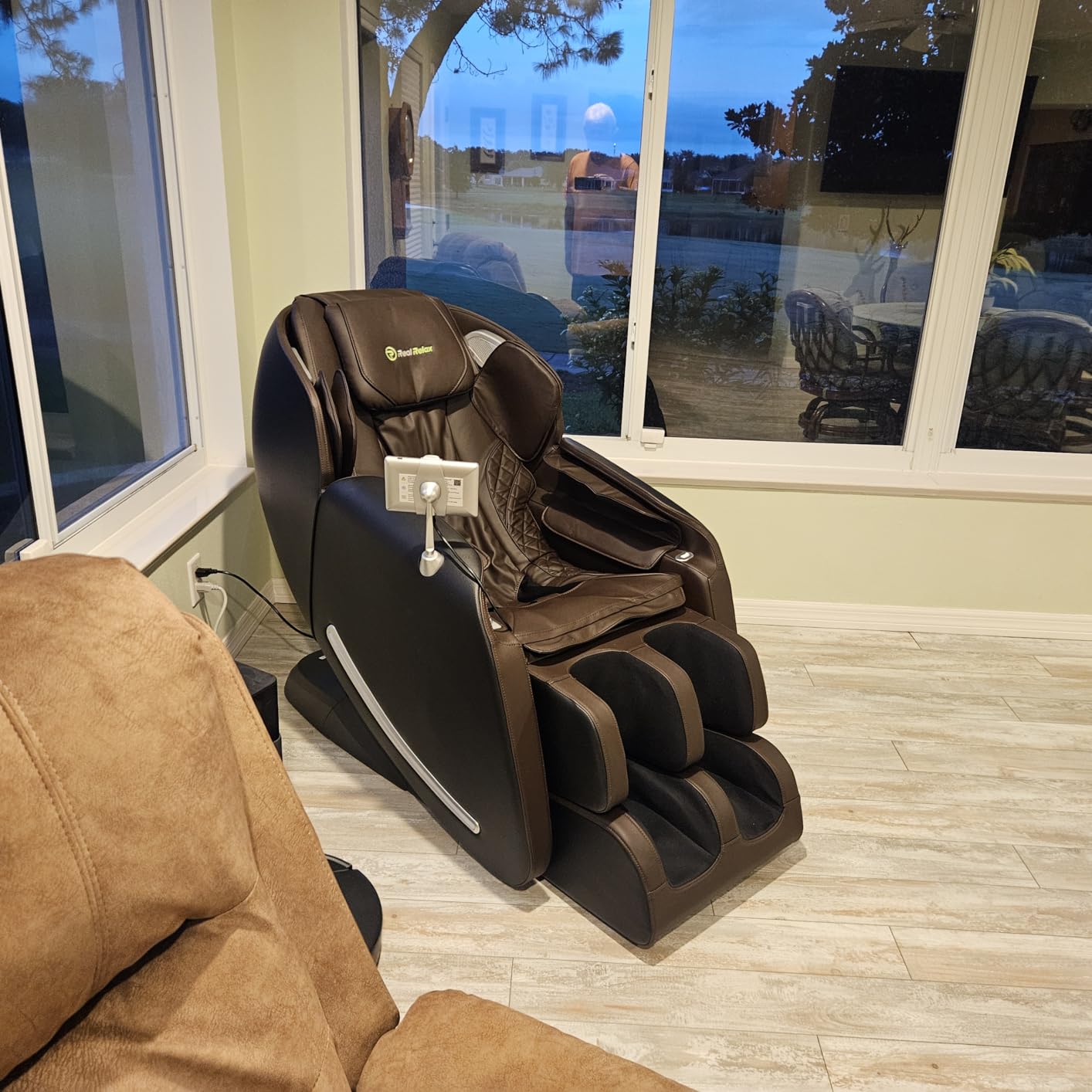 Real Relax Massage Chair Full Body with Unique Phone Controller, Zero Gravity 3D SL-Track Recliner with APP Control, Child Lock,Pause Button, Favor-06, Black customer photo 1