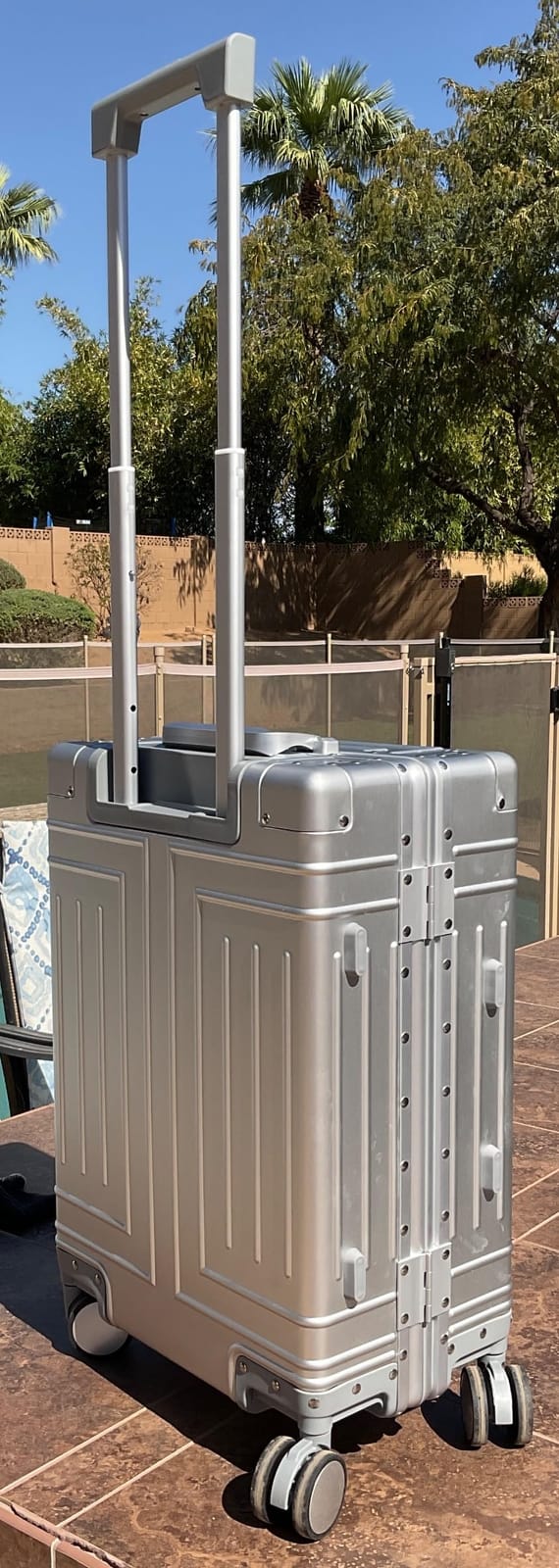 All Aluminum 20'' Luggage with Removable Spinner Wheels,Provide Spare Wheels.Carry on Luggage 22 x 14 x 9 Airline Approved Lightweight Metal Hard Shell Zipperless Suitcase customer photo 1