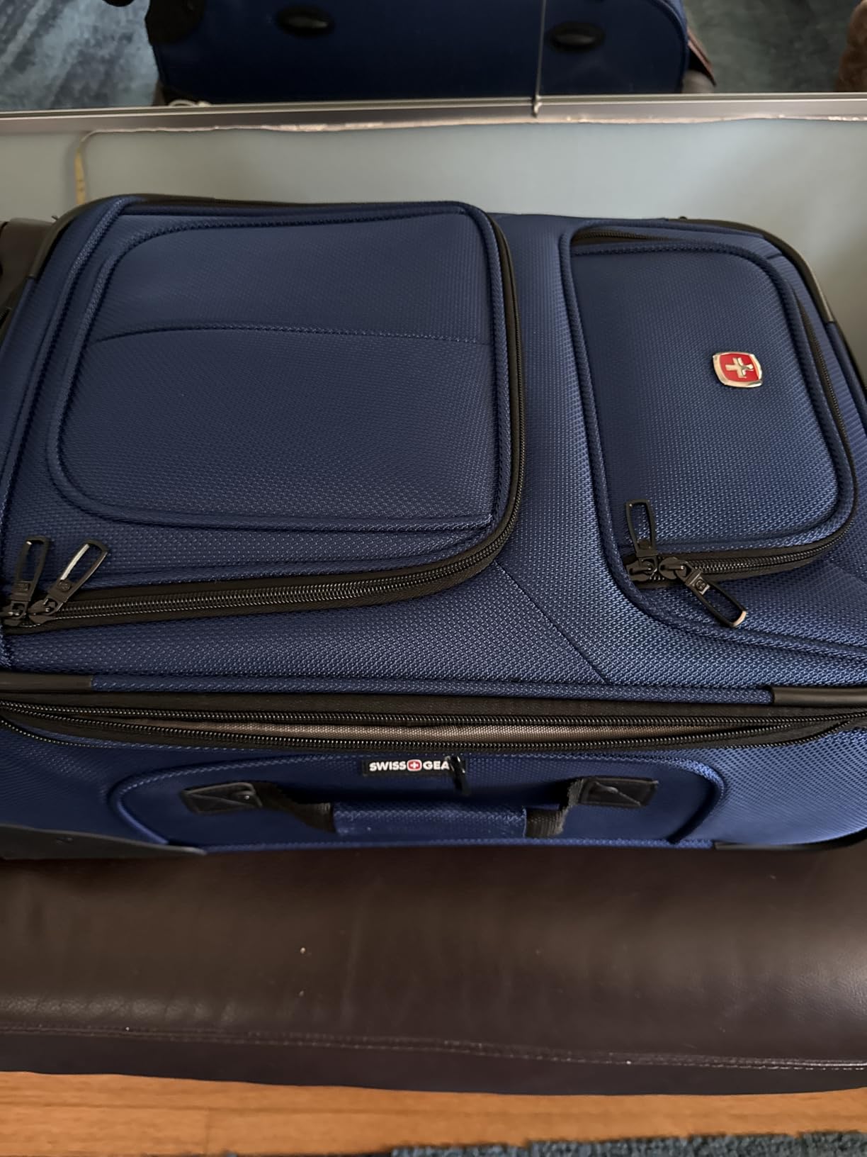SWISSGEAR Sion Carry-On Spinner Luggage, Softside Expandable, Lightweight Suitcase, Evergreen, 22.75-Inch customer photo 2