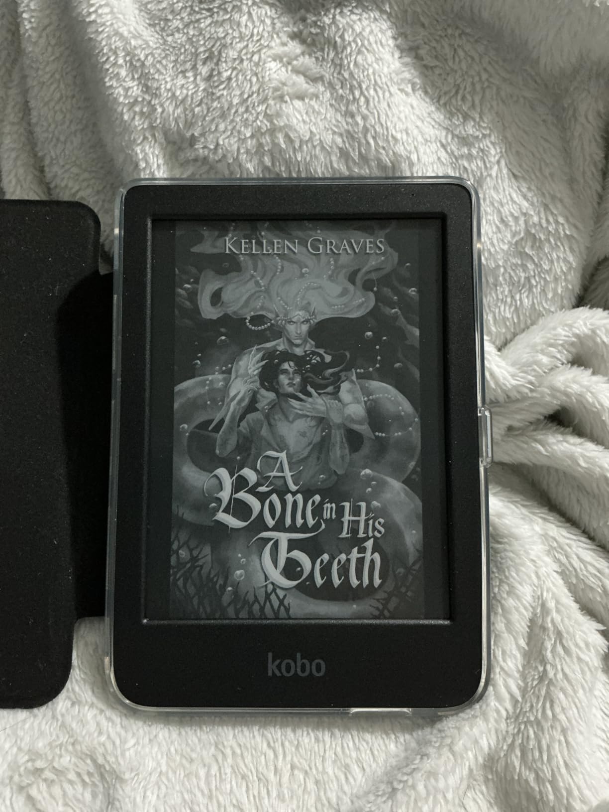 Kobo Clara BW | eReader | 6” Glare-Free Touchscreen with ComfortLight PRO | Dark Mode Option | Audiobooks | Waterproof | 16GB of Storage | Black customer photo 1