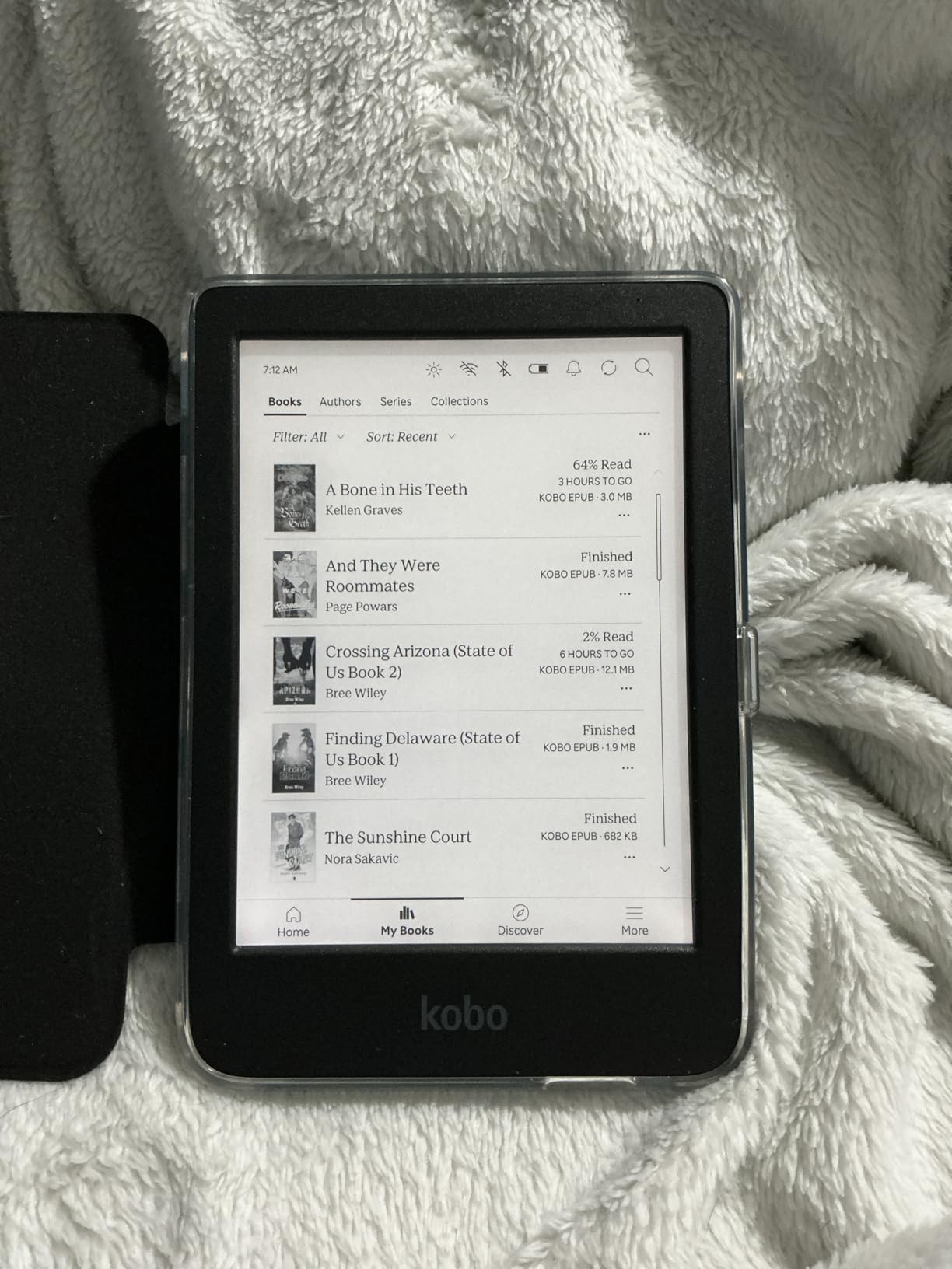 Kobo Clara BW | eReader | 6” Glare-Free Touchscreen with ComfortLight PRO | Dark Mode Option | Audiobooks | Waterproof | 16GB of Storage | Black customer photo 2