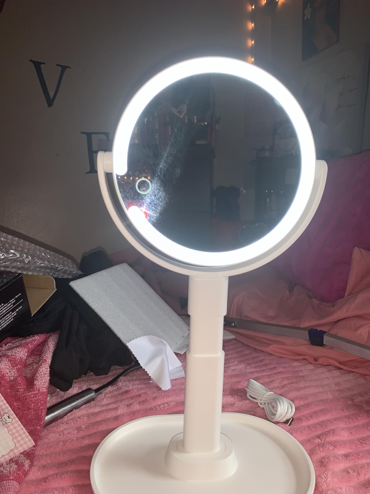 MOMOKUBA Makeup Mirror with Lights, 20X Magnifying Mirrors, Height Adjustable, Vanity Mirror with Lights Rechargeable 3 Color Modes, Double-Sided Detachable Travel Mirrors, Gift for Women, White customer photo 1