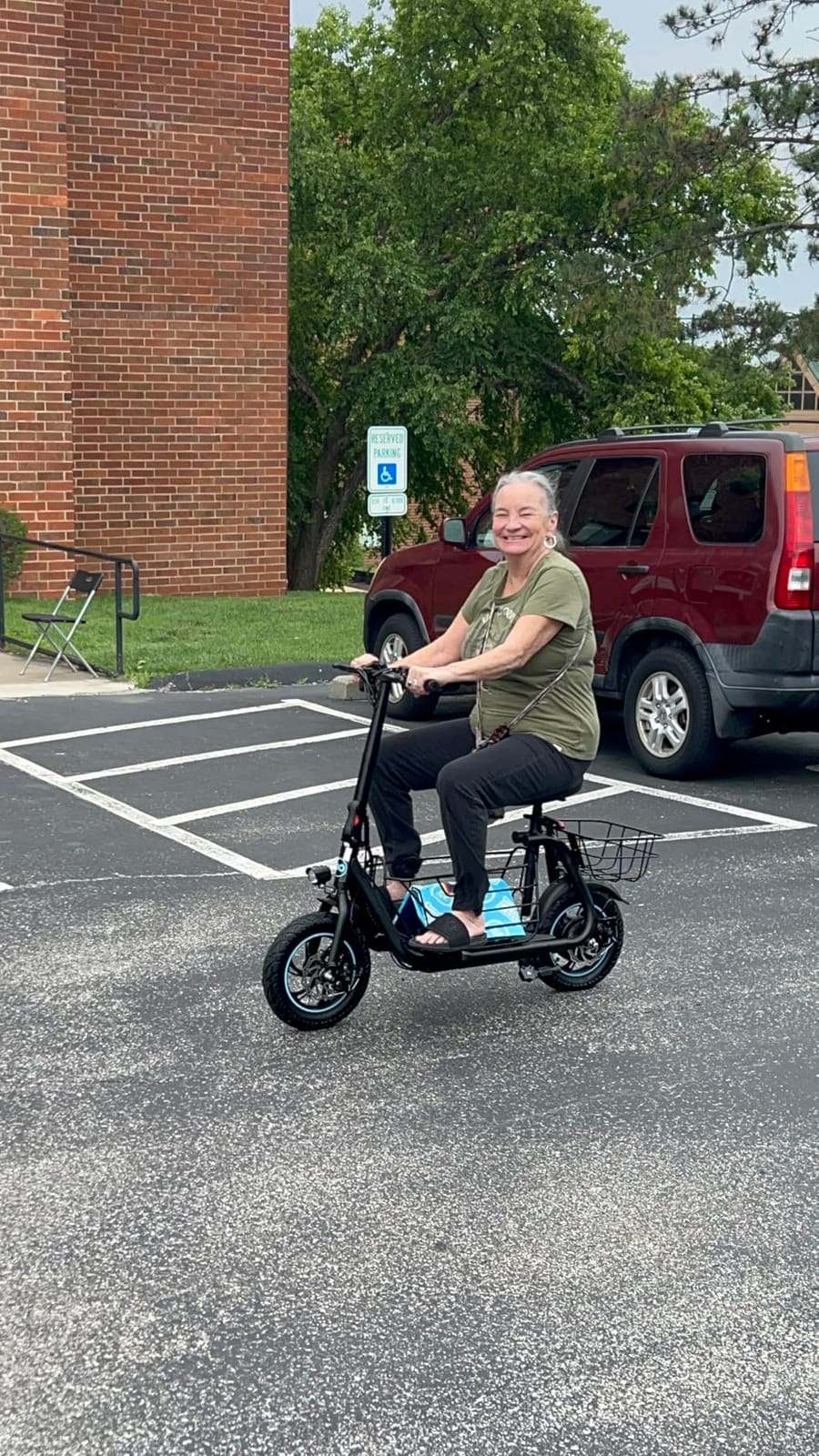 Gyroor Electric Scooter with Seat for Adults 20 Miles Range customer photo 1