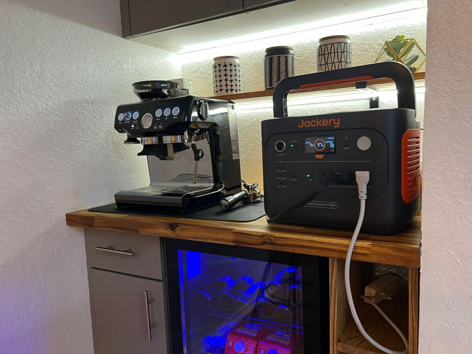 Jackery Explorer 1000 v2 Portable Power Station,1070Wh,1500W customer photo 1