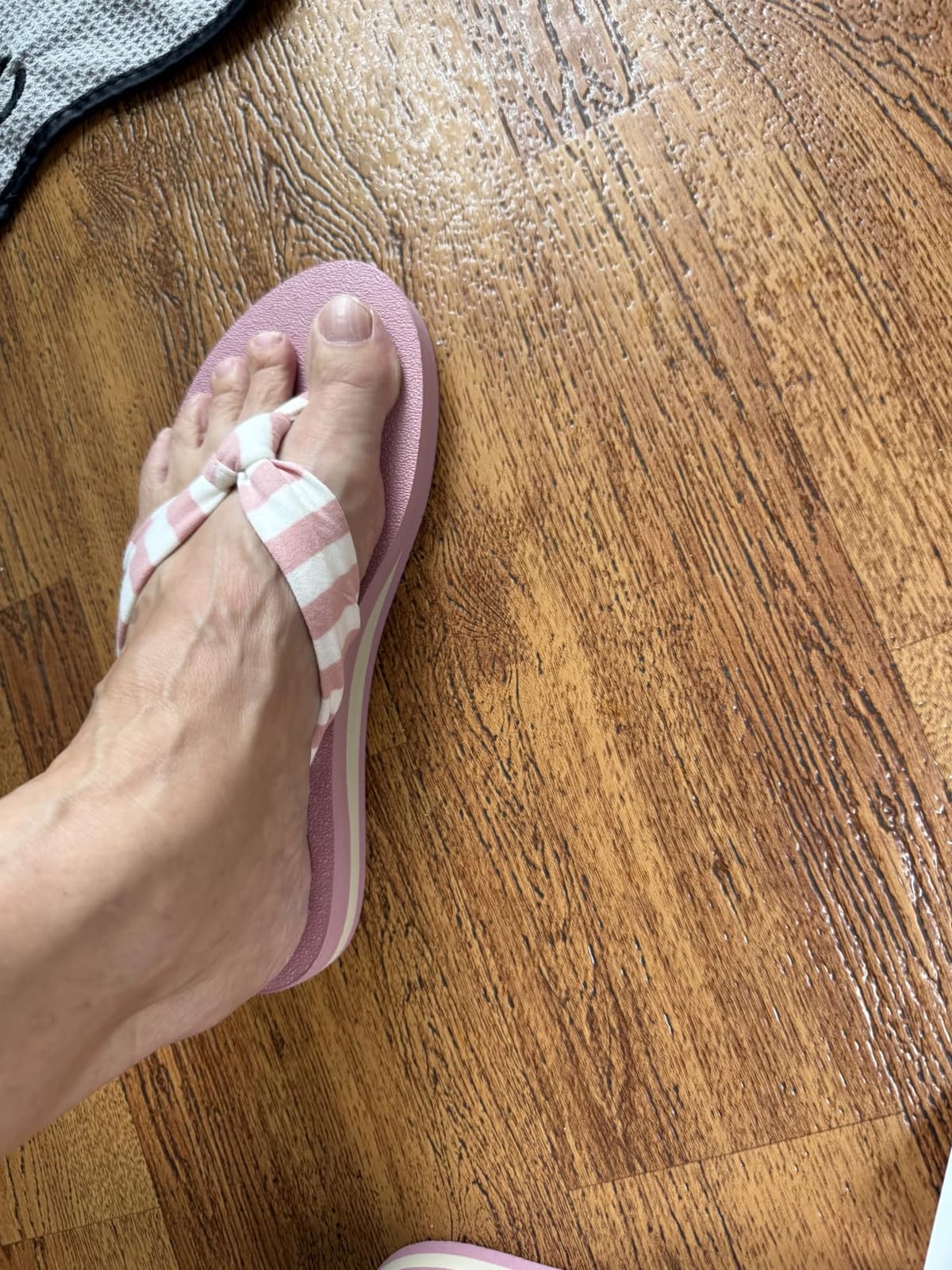 KuaiLu Flip Flops for Women with Arch Support Summer Beach Thong Sandals customer photo 2