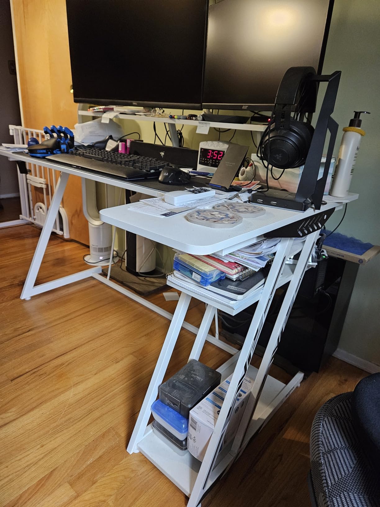 AODK Gaming Desk w/PC Showcase Stand, 59