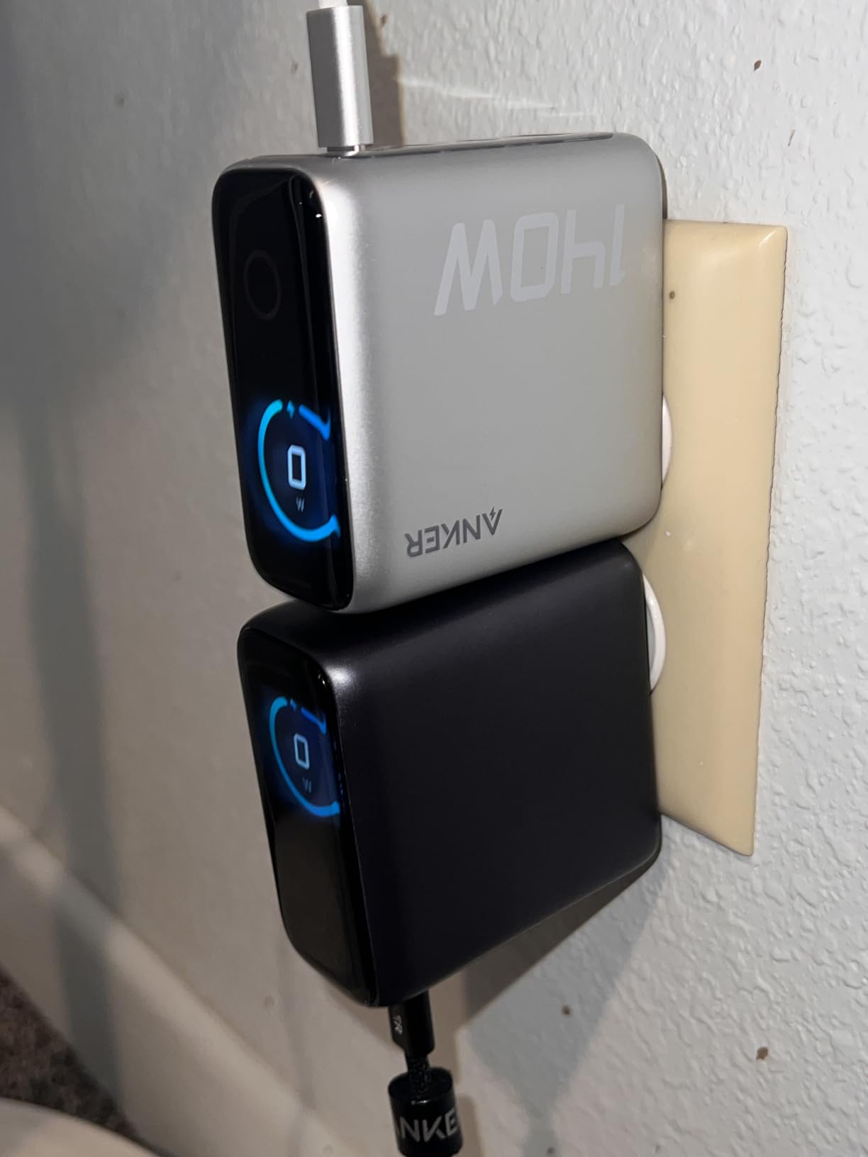 Anker 140W Max 4-Port GaN Charging Blocks,Smart Display for MacBook Charger customer photo 1