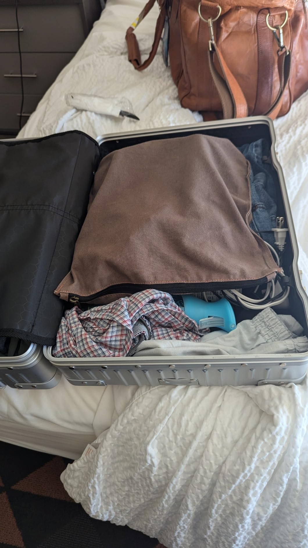 HotWay Zipperless Suitcase with Aluminum Frame, Carry On 20 Inch, Silver customer photo 2