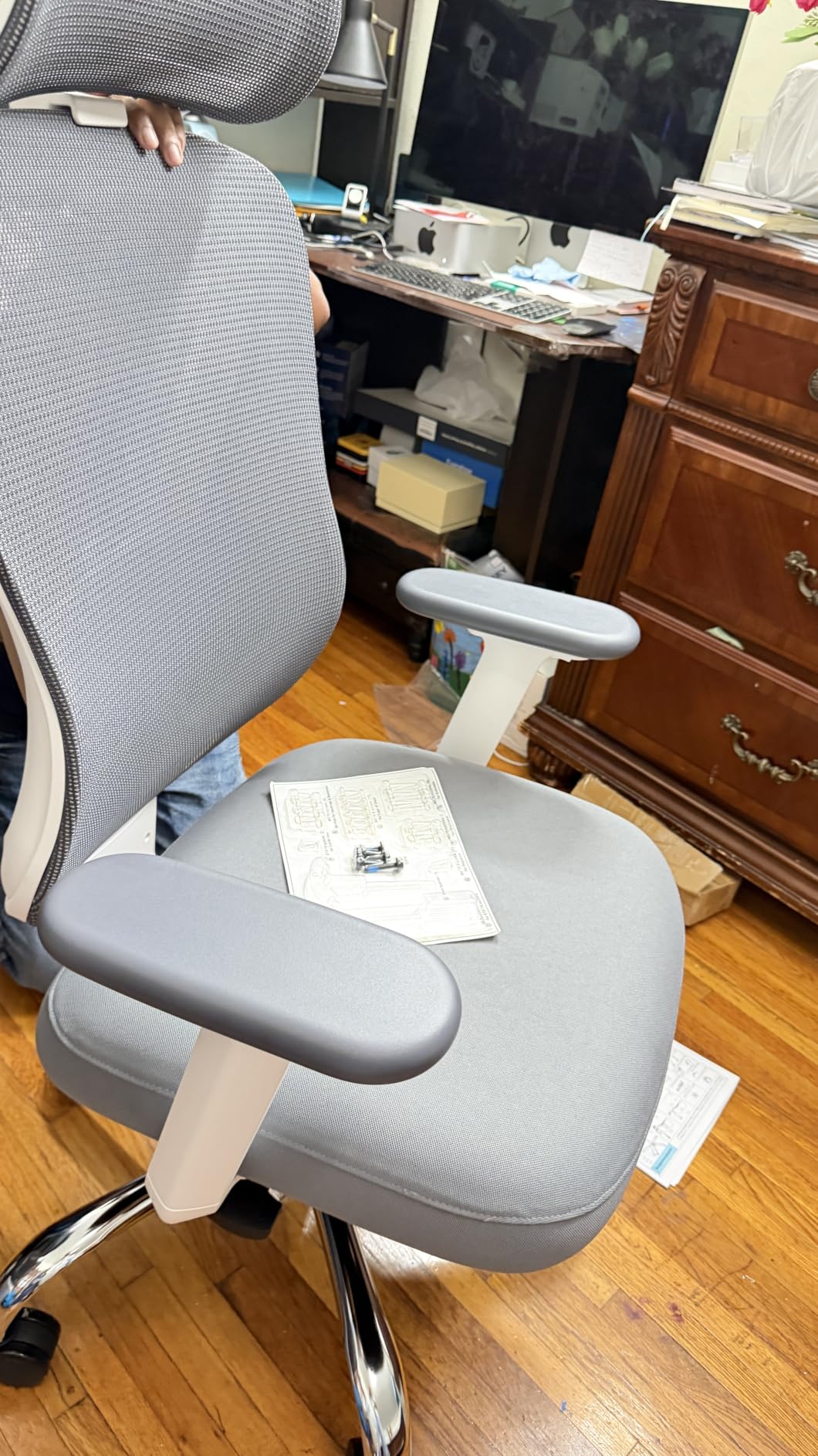 HOLLUDLE Ergonomic Mesh Office Chair - 3D Adjustable Lumbar Support & 3D Armrests, V-Shaped Back, Adjustable Desk Chair for Office & Home, White customer photo 2