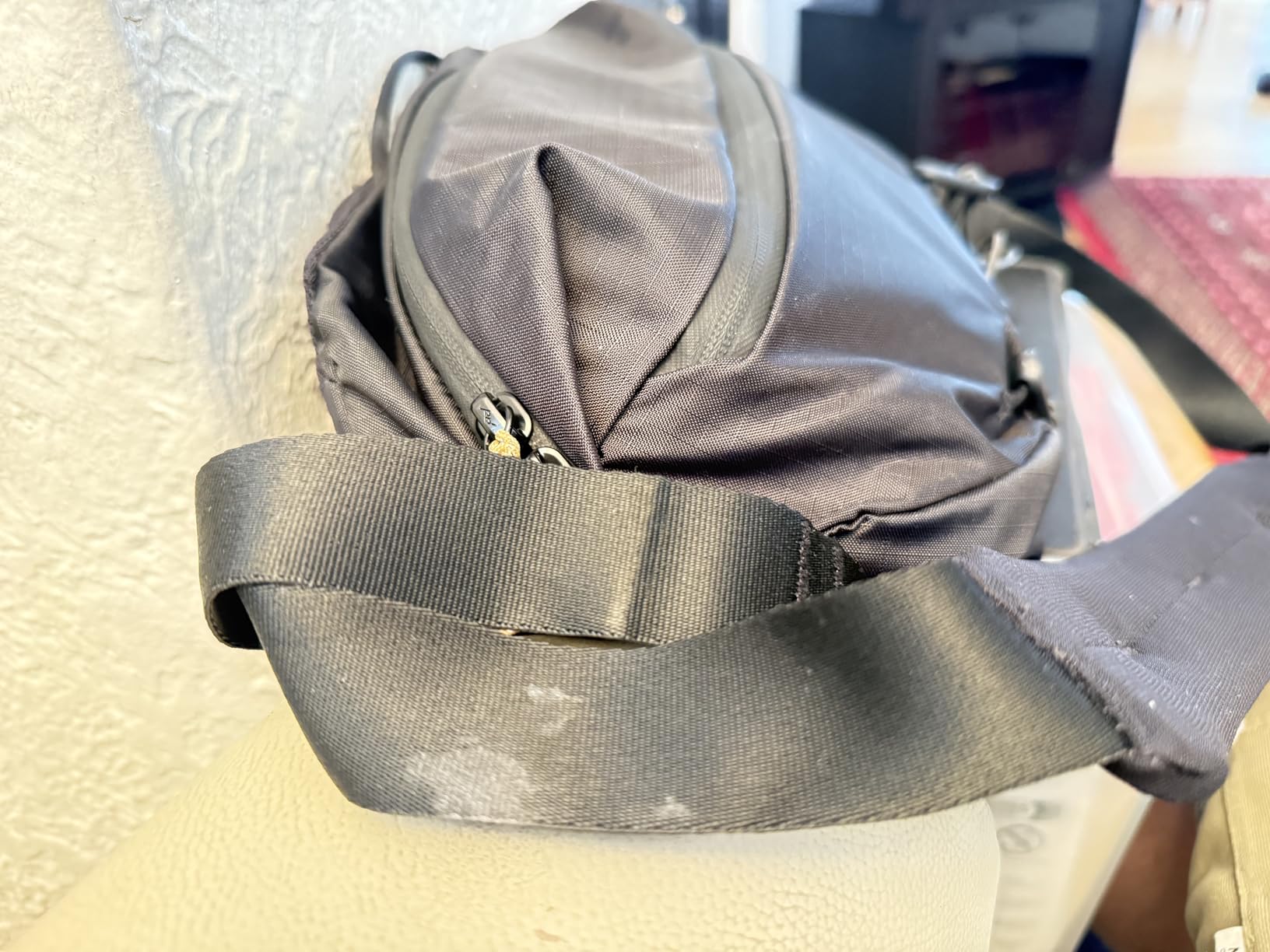 Peak Design Outdoor Sling 7L, Cloud, Padded Adjustable Shoulder Strap for Crossbody or Waist Carry, 10 Pockets, Ideal for Carrying Cameras and Essentials, Versatile Sling Bag for Men and Women customer photo 1