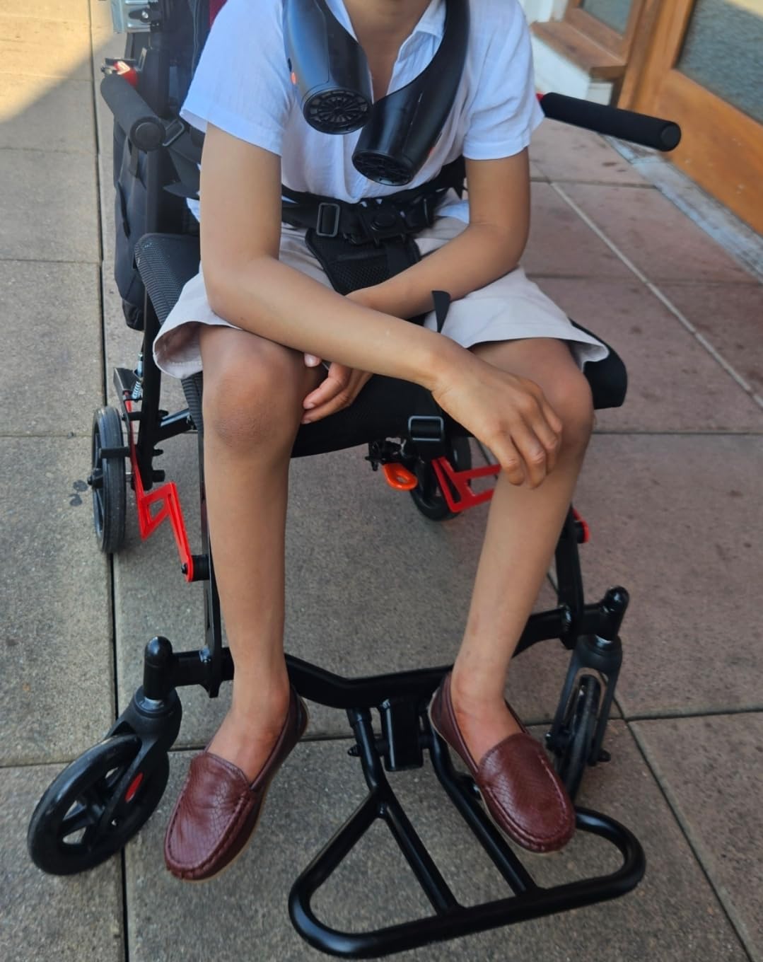 18LBS UIltra Lightweight Wheelchairs with Foldable Footrest and Armrests, Transport Wheelchair Lightweight Foldable with Handbrakes, Travel Transport Chair for Adults Seniors Kid, 1s Quick Folding customer photo 1