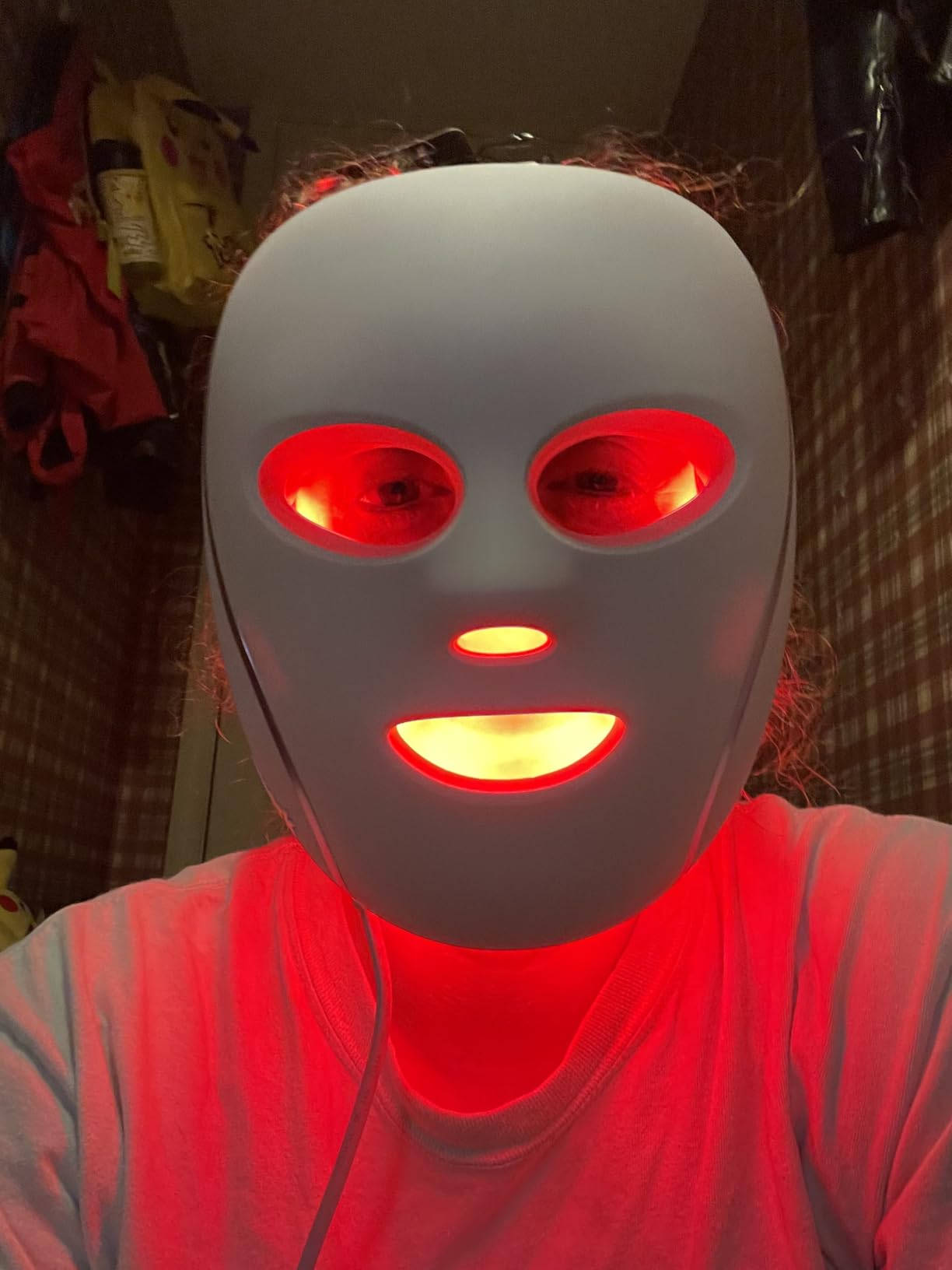 Shark CryoGlow LED Face Mask, Red Light Therapy, Under-Eye Cooling, FW312PL customer photo 1