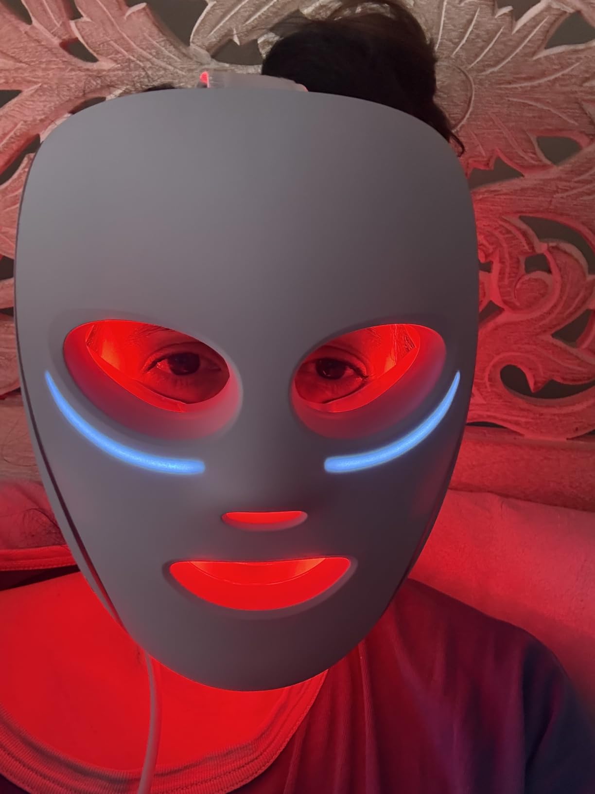 Shark CryoGlow LED Face Mask, Red Light Therapy, Under-Eye Cooling, FW312PL customer photo 2