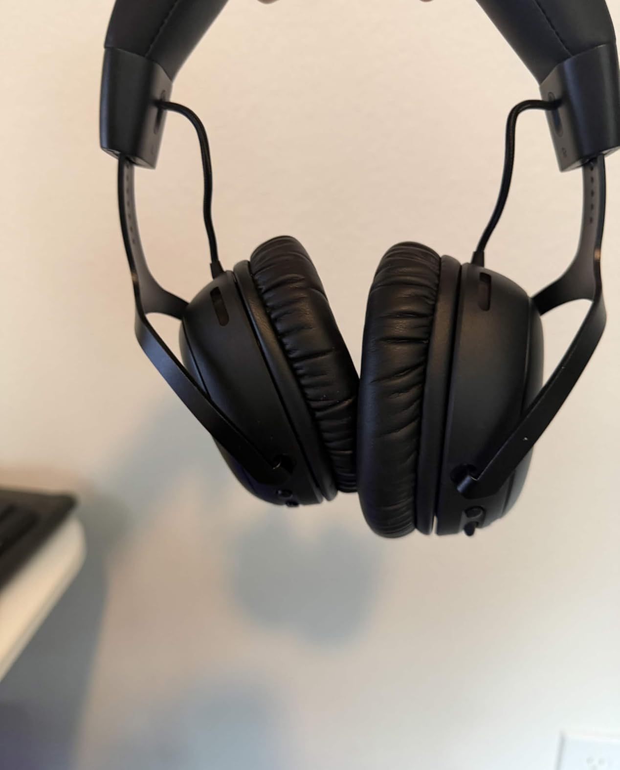 HyperX Cloud III S – Wireless Gaming Headset for Multi-Platform, 2.4GHz, Bluetooth, Battery Life up to 120 Hours 2.4GHz / 200 Hours Bluetooth, 53mm Angled Drivers, Detachable Mic – Black customer photo 1