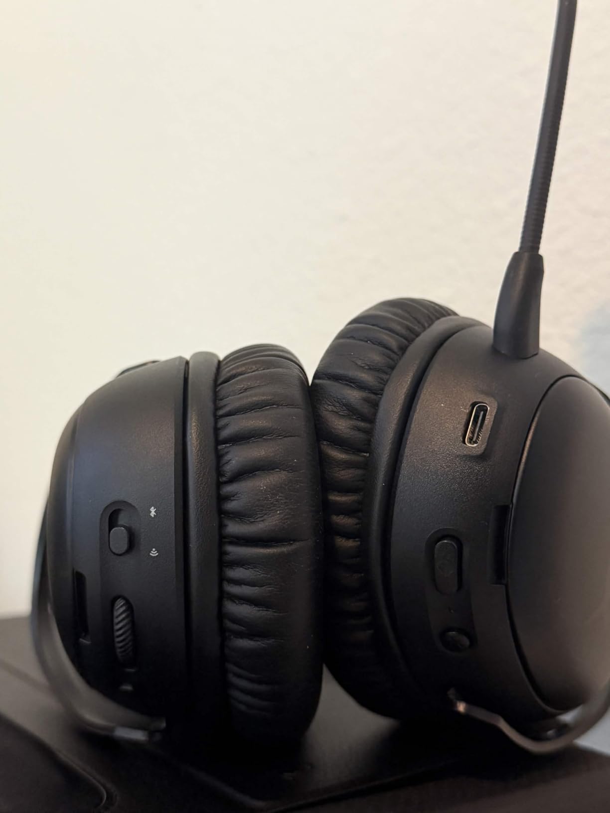 HyperX Cloud III S – Wireless Gaming Headset for Multi-Platform, 2.4GHz, Bluetooth, Battery Life up to 120 Hours 2.4GHz / 200 Hours Bluetooth, 53mm Angled Drivers, Detachable Mic – Black customer photo 2