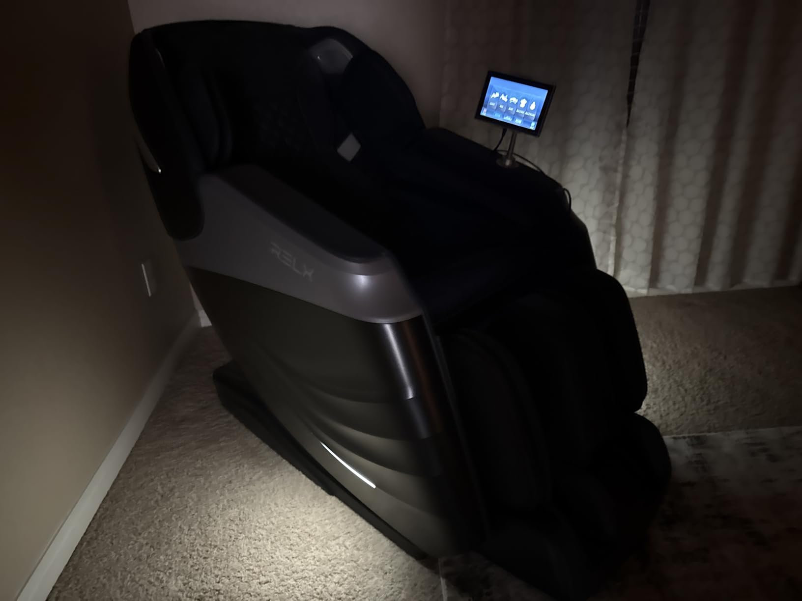 RELX Massage Chair Full Body with Body Scan, Zero Gravity, SL-Track, Black customer photo 1
