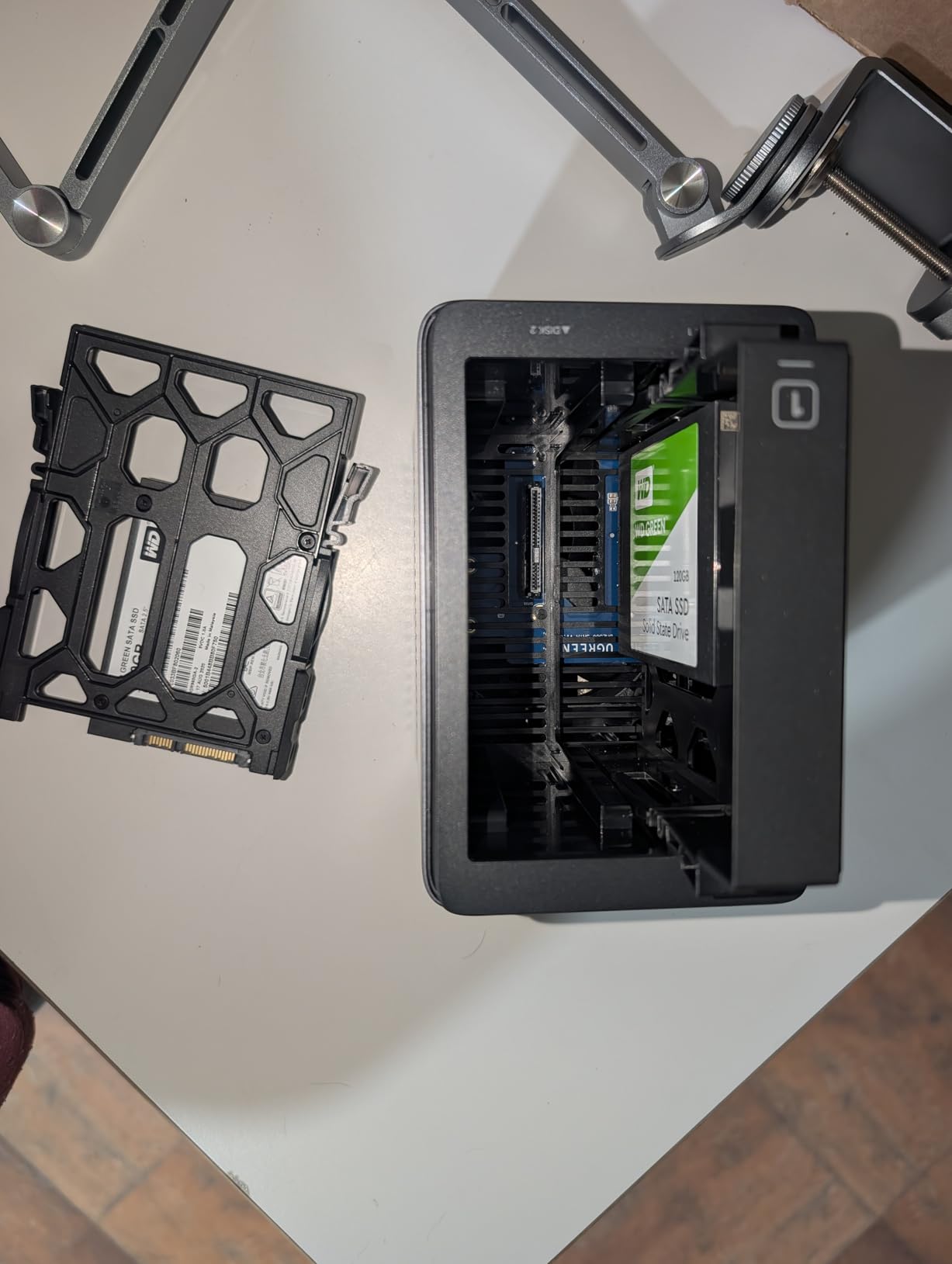 UGREEN NAS DH2300 2-Bay for Beginners & Personal Users, Phone Backup customer photo 1