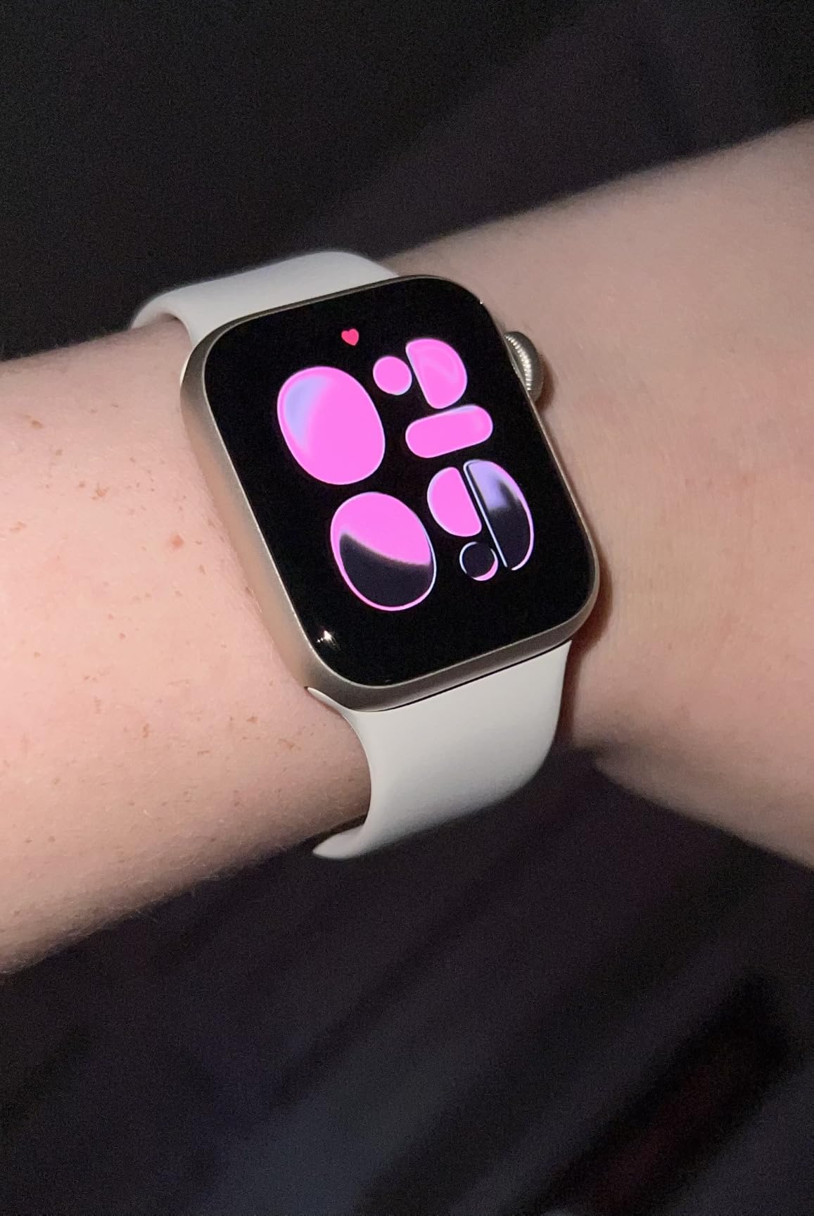 Apple Watch SE 3 [GPS 40mm] Smartwatch with Starlight Aluminum Case with Starlight Sport Band - S/M. Fitness and Sleep Trackers, Heart Rate Monitor, Always-On Display, Water Resistant customer photo 1