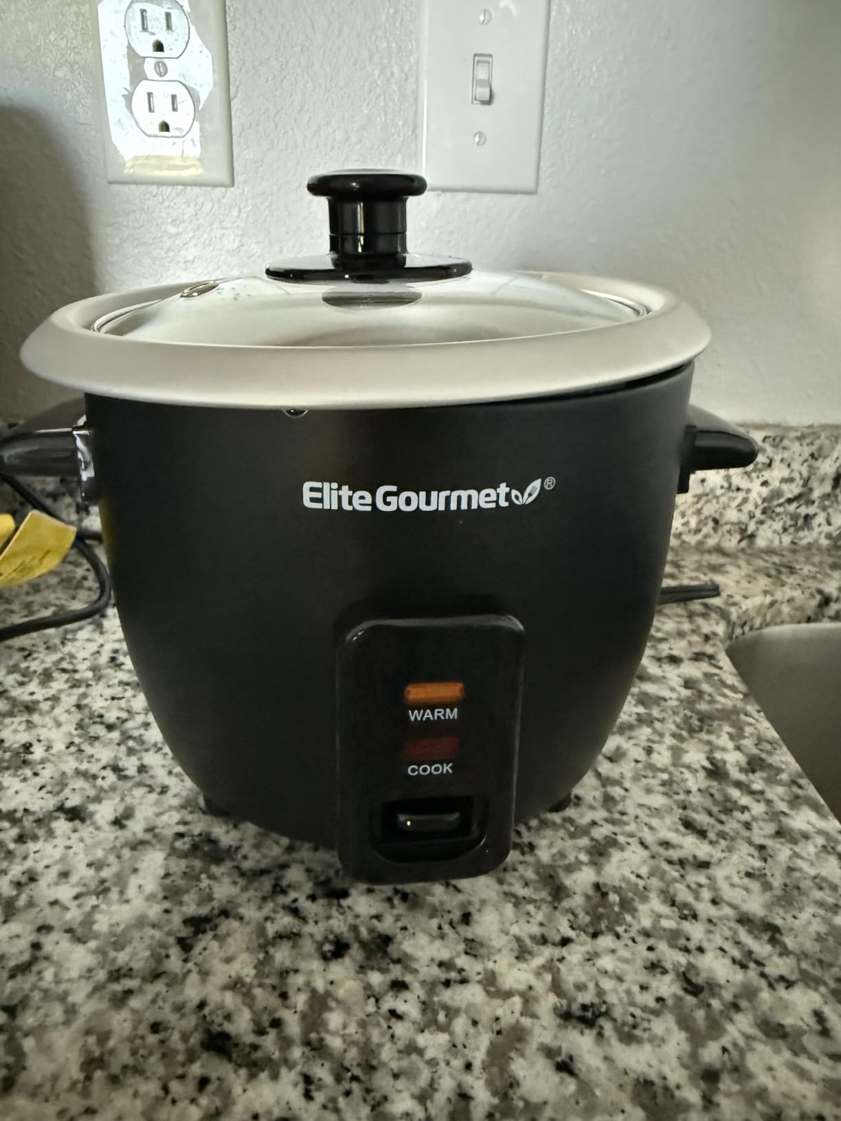 Elite Gourmet ERC003BX Rice Cooker, Keep Warm, Black, 6 Cups Cooked customer photo 2