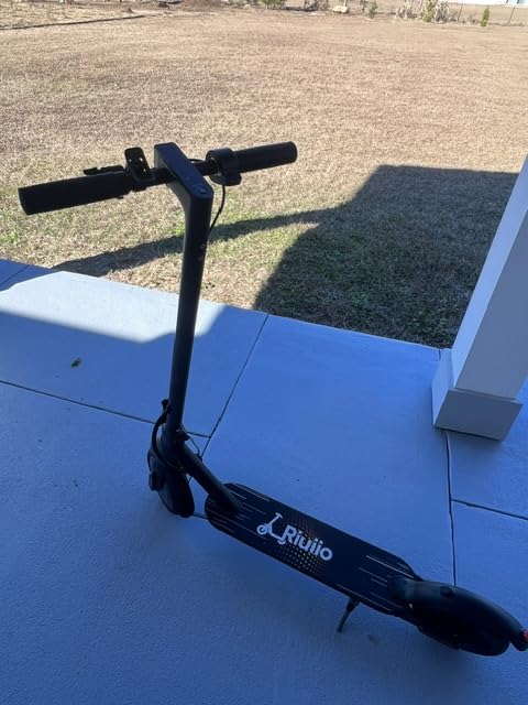 Electric Scooter, 350W-500W Motor, 9 MPH to 22MPH, 10-41 Miles Range, Dual Suspension, Dual Braking, App Control, Foldable Commuter E Scooter for Adults and Teens customer photo 2