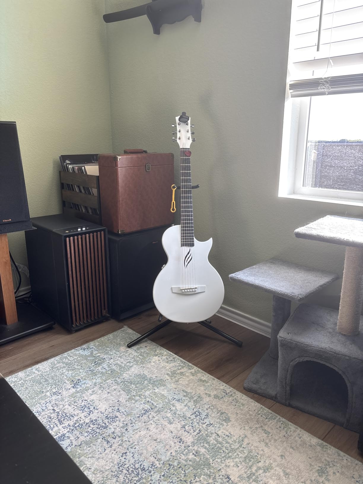 Enya NOVA GO SP1 Carbon Fiber 35-Inch Smart Acoustic-Electric Travel Guitar customer photo 2
