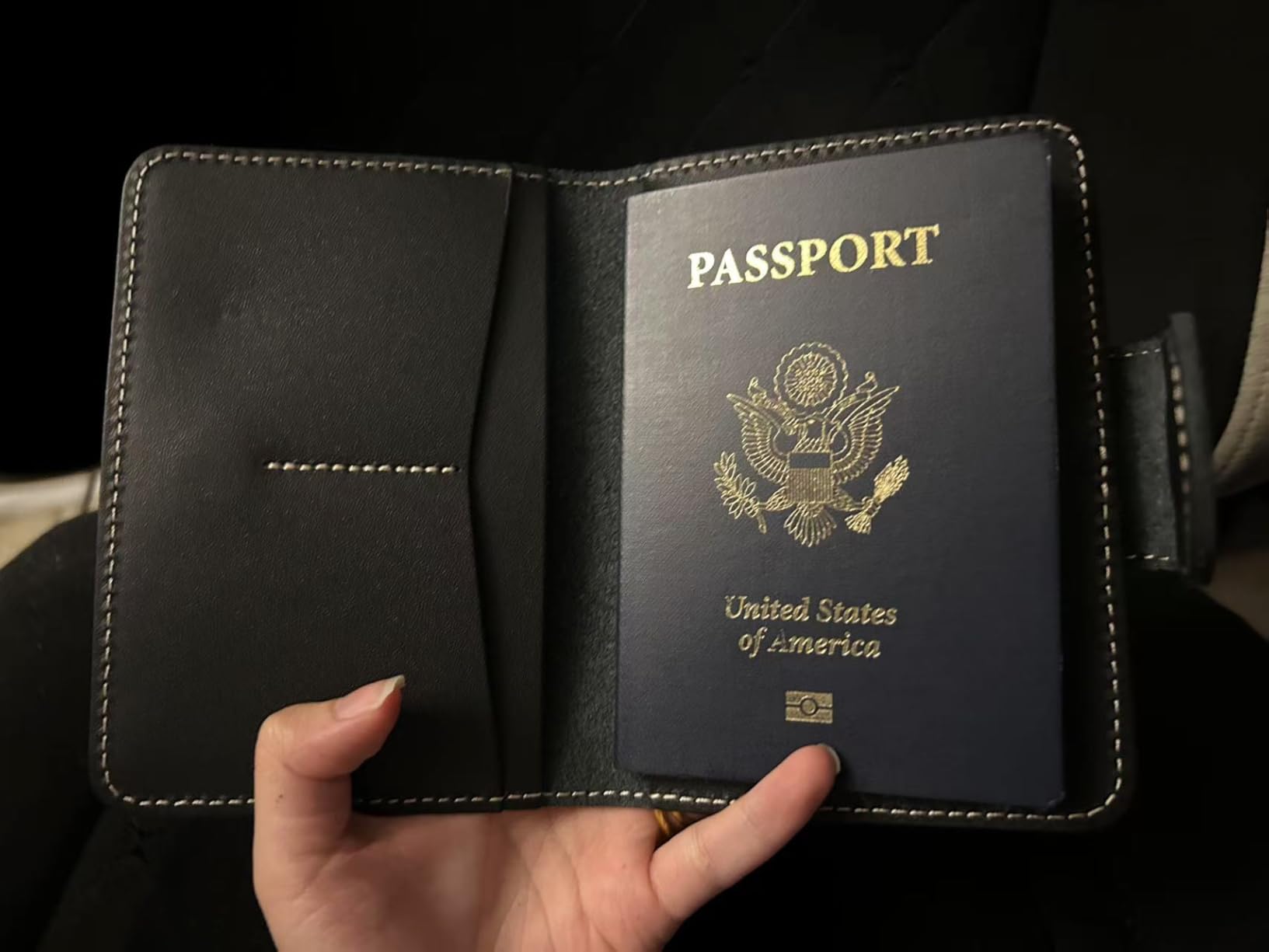 ALLIVE Passport Holder with Luggage Tag, Genuine Leather Passport Holder with AirTag Hidden Pocket, RFID Blocking Travel Wallet for Women & Men, Premium Gift Box, Ready to Gift – Gift Set (Black) customer photo 1