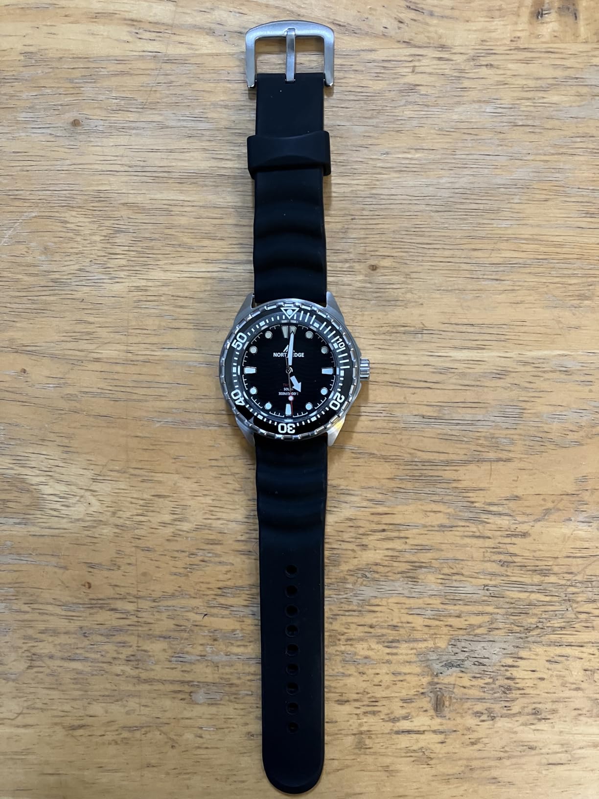 NORTH EDGE Solar Powered Dive Watch Men’s Watch, 1000FT/300M Water Resistance, Luminous Dial, Silicone Strap 45.8MM customer photo 1