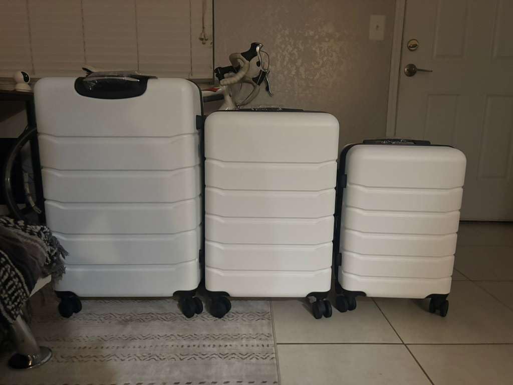 OLIXIS 20 Inch Carry-On Luggage, Hardside Suitcase with Spinner Wheels, Lightweight ABS Hard Shell Travel Luggage, TSA Approved Lock, Expandable Small Suitcase for Business & Travel–Light Grey customer photo 1